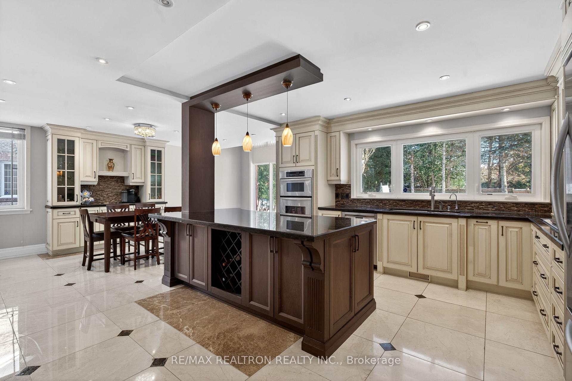 Photo 16 of 17 Old English Lane, Markham, Bayview Glen — HOMEH