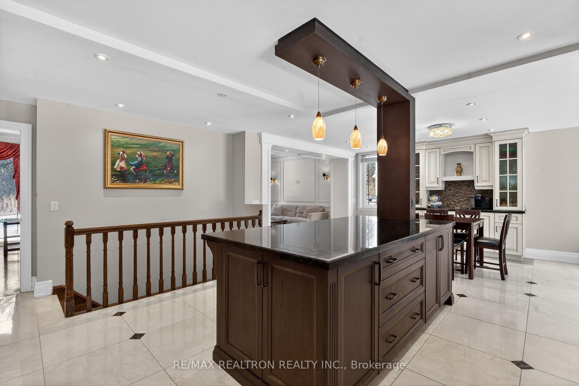 Photo 18 of 17 Old English Lane, Markham, Bayview Glen — HOMEH