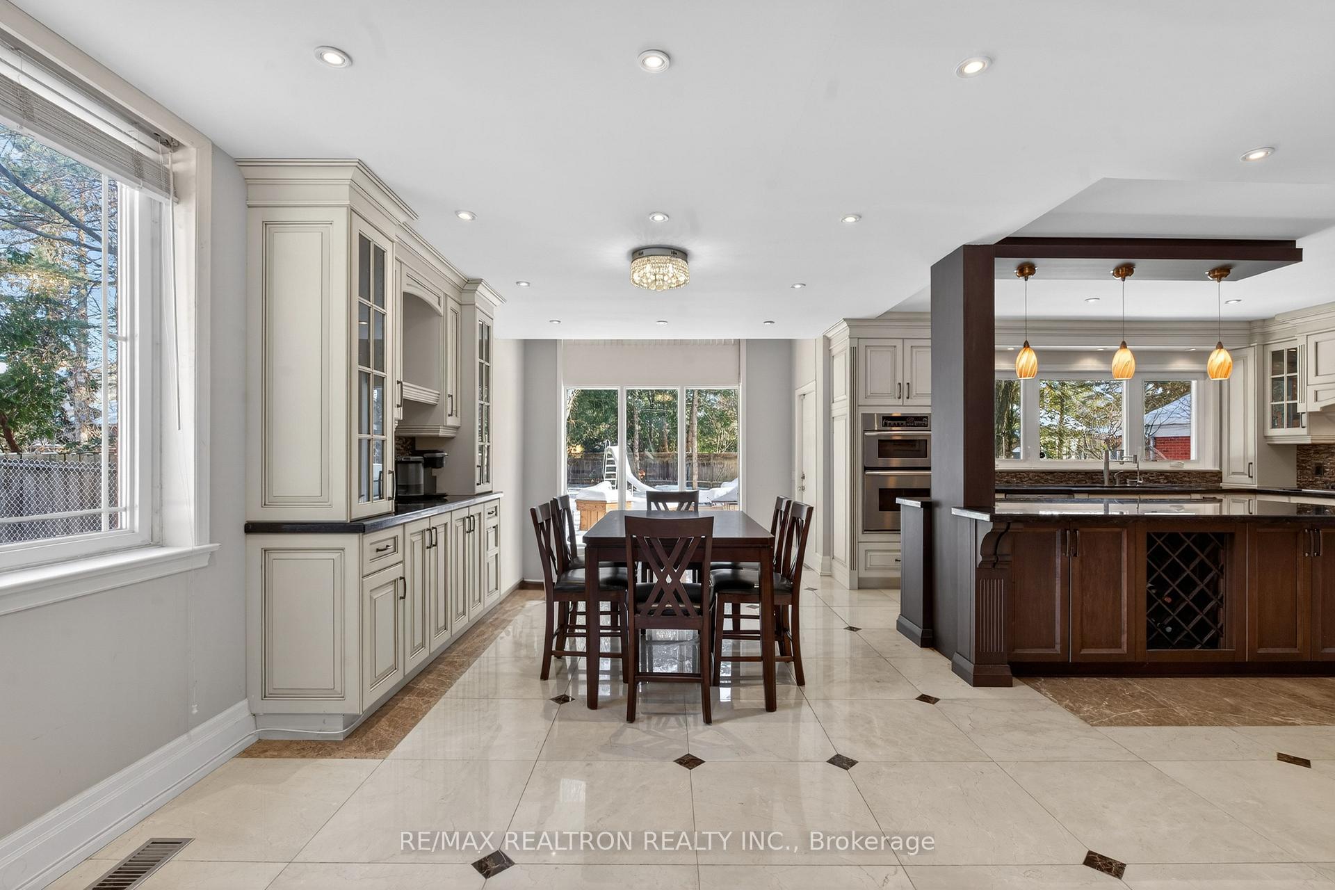 Photo 19 of 17 Old English Lane, Markham, Bayview Glen — HOMEH