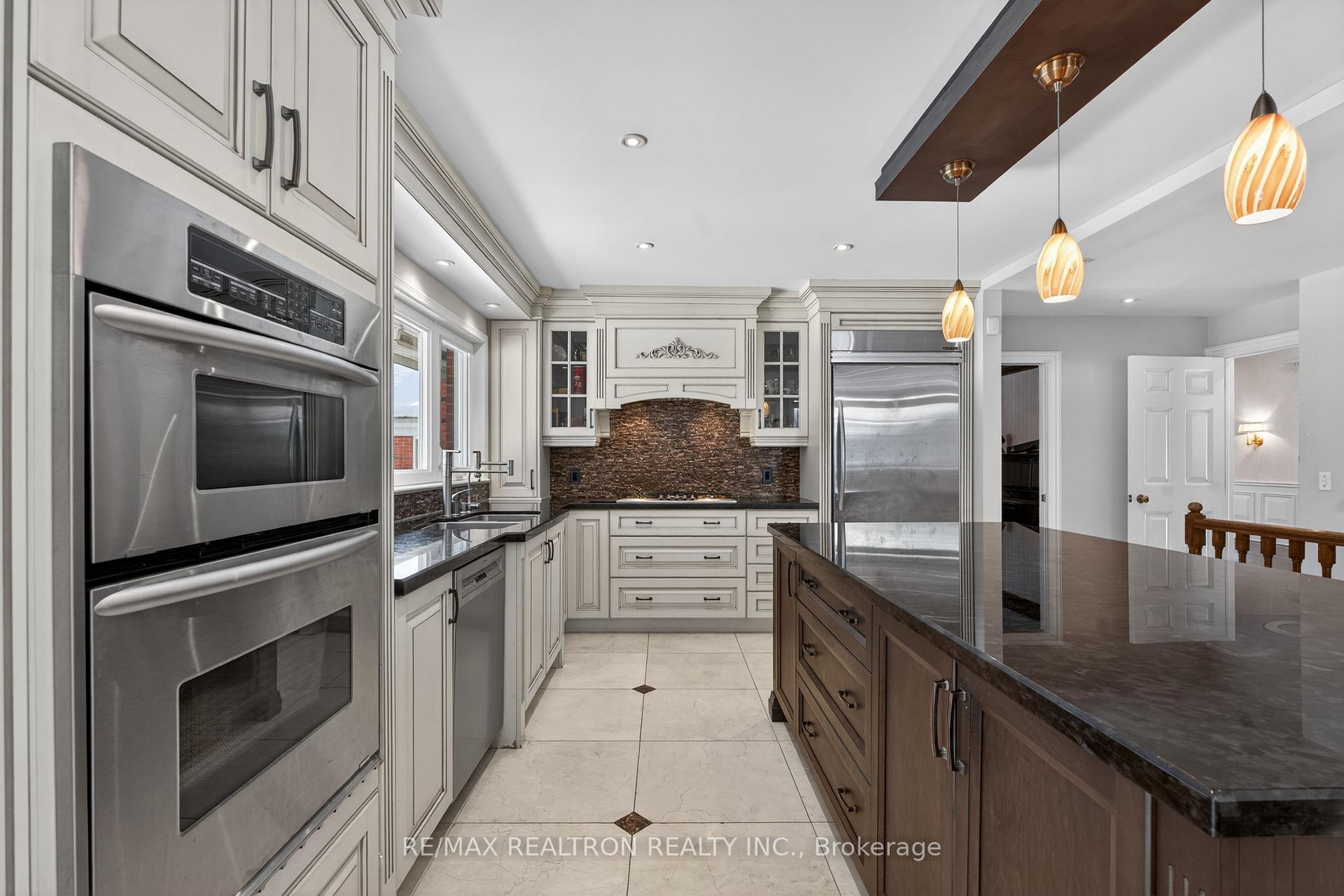 Photo 20 of 17 Old English Lane, Markham, Bayview Glen — HOMEH