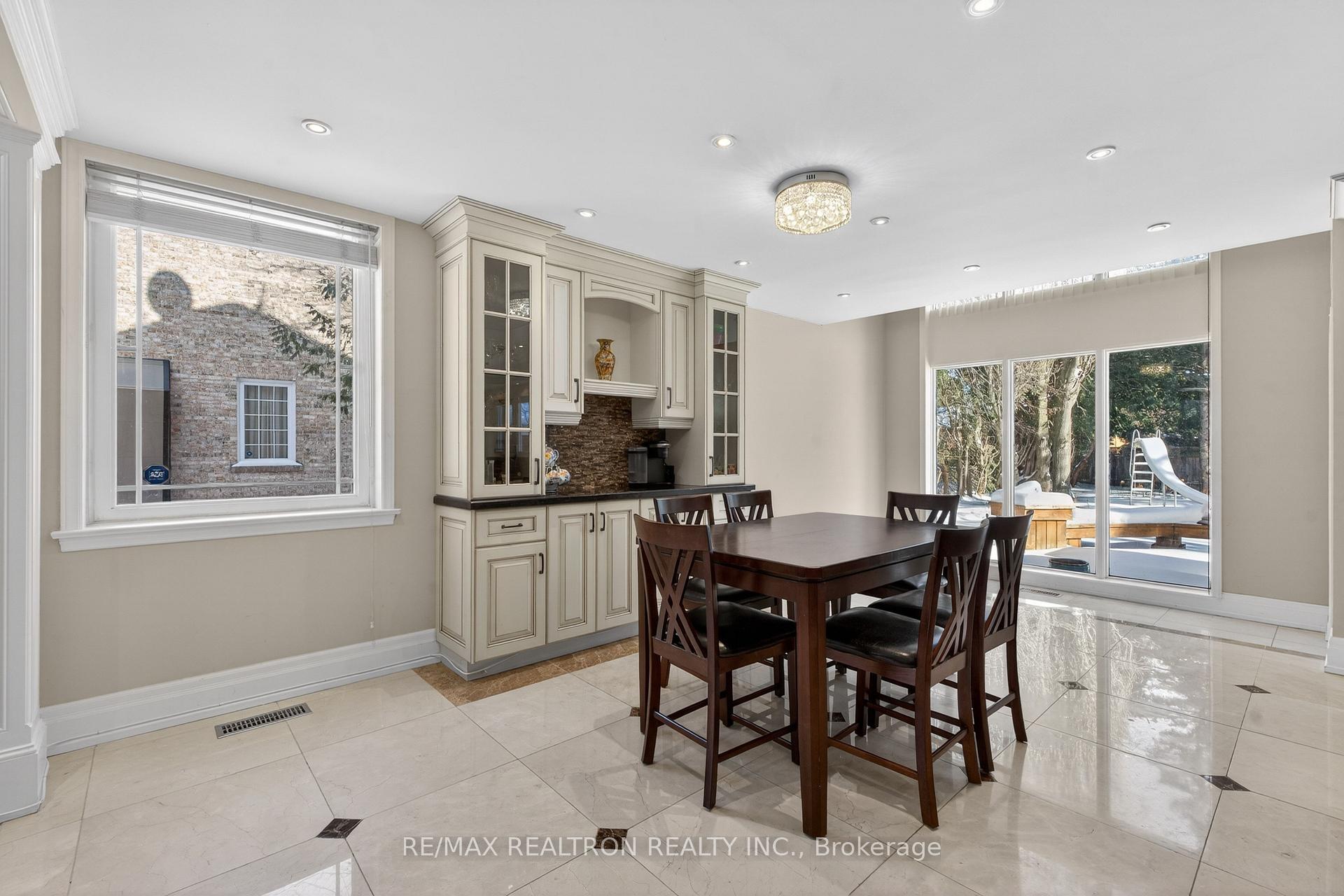 Photo 23 of 17 Old English Lane, Markham, Bayview Glen — HOMEH