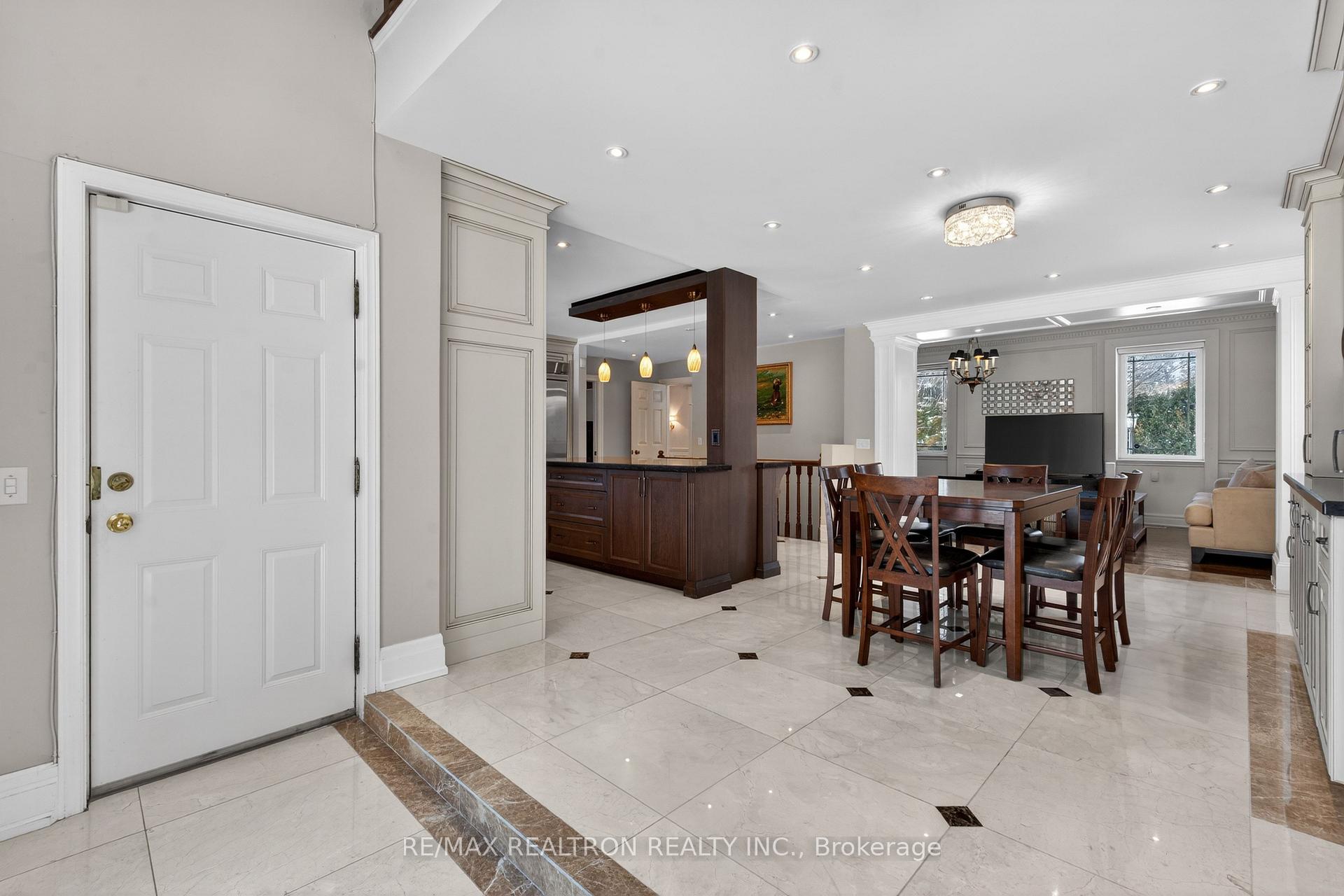Photo 24 of 17 Old English Lane, Markham, Bayview Glen — HOMEH