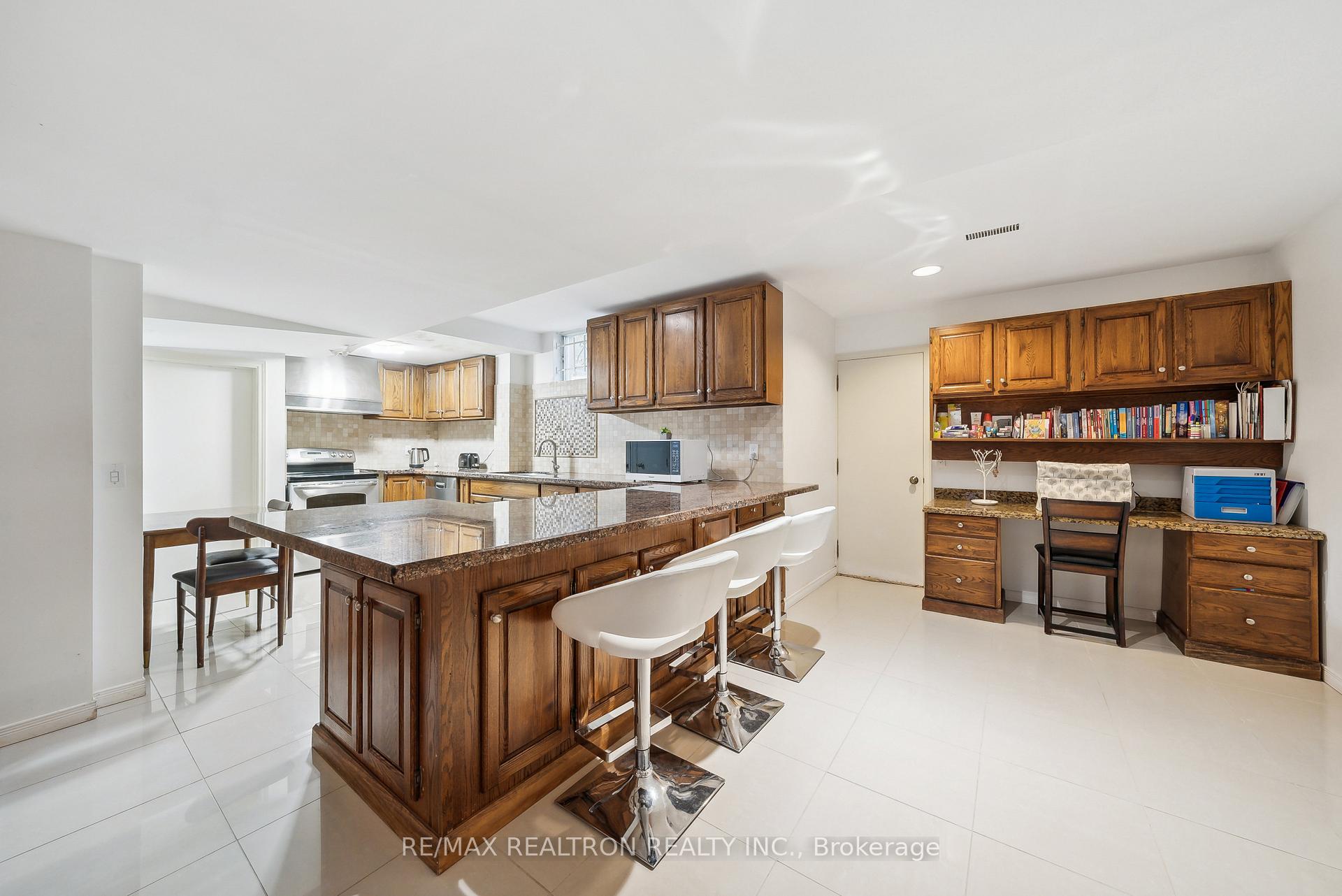 Photo 25 of 17 Old English Lane, Markham, Bayview Glen — HOMEH