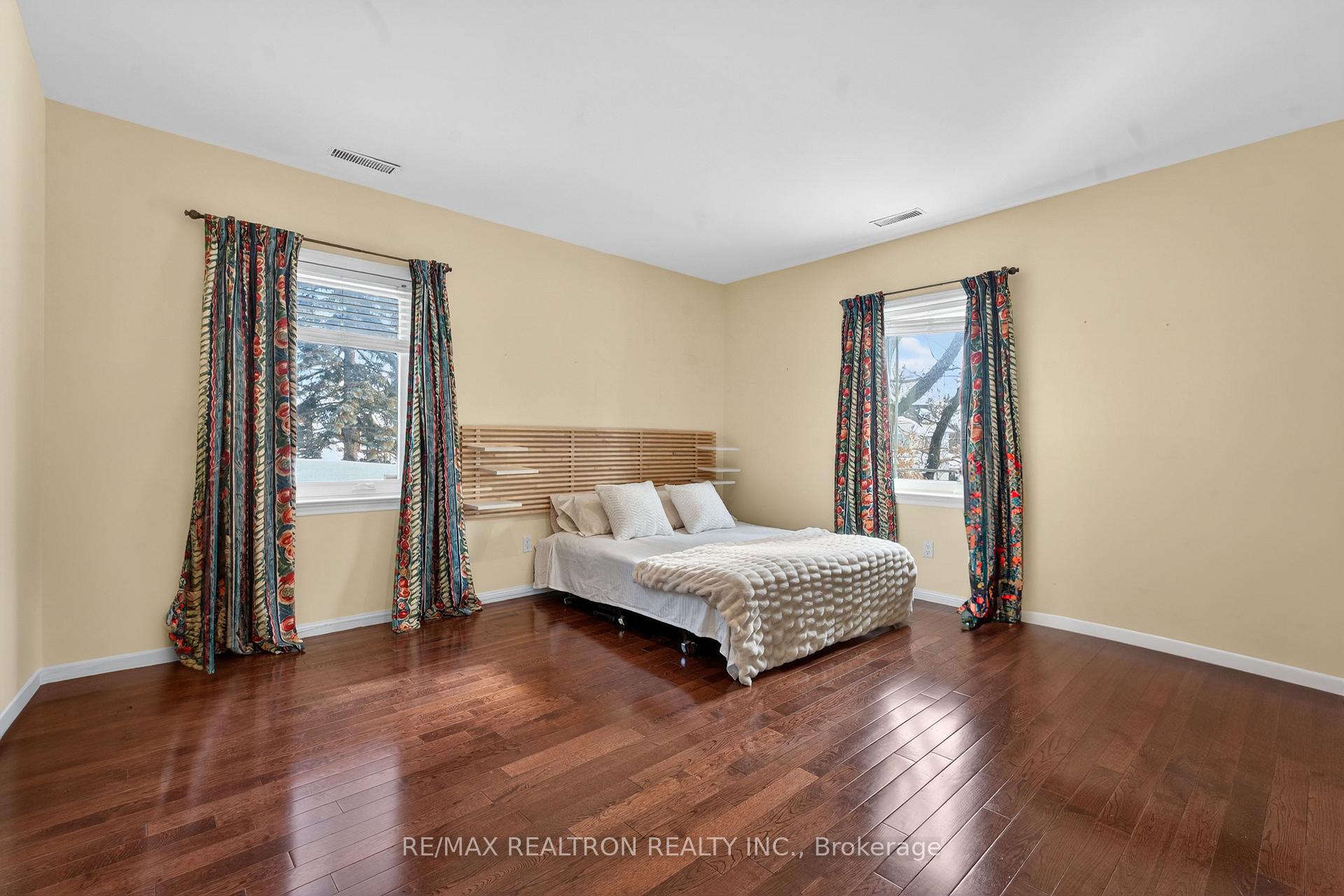 Photo 44 of 17 Old English Lane, Markham, Bayview Glen — HOMEH