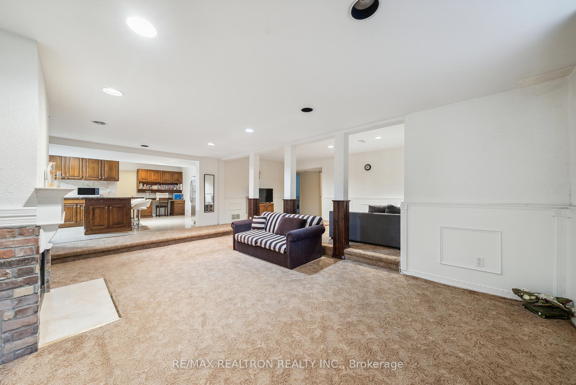 Photo 45 of 17 Old English Lane, Markham, Bayview Glen — HOMEH