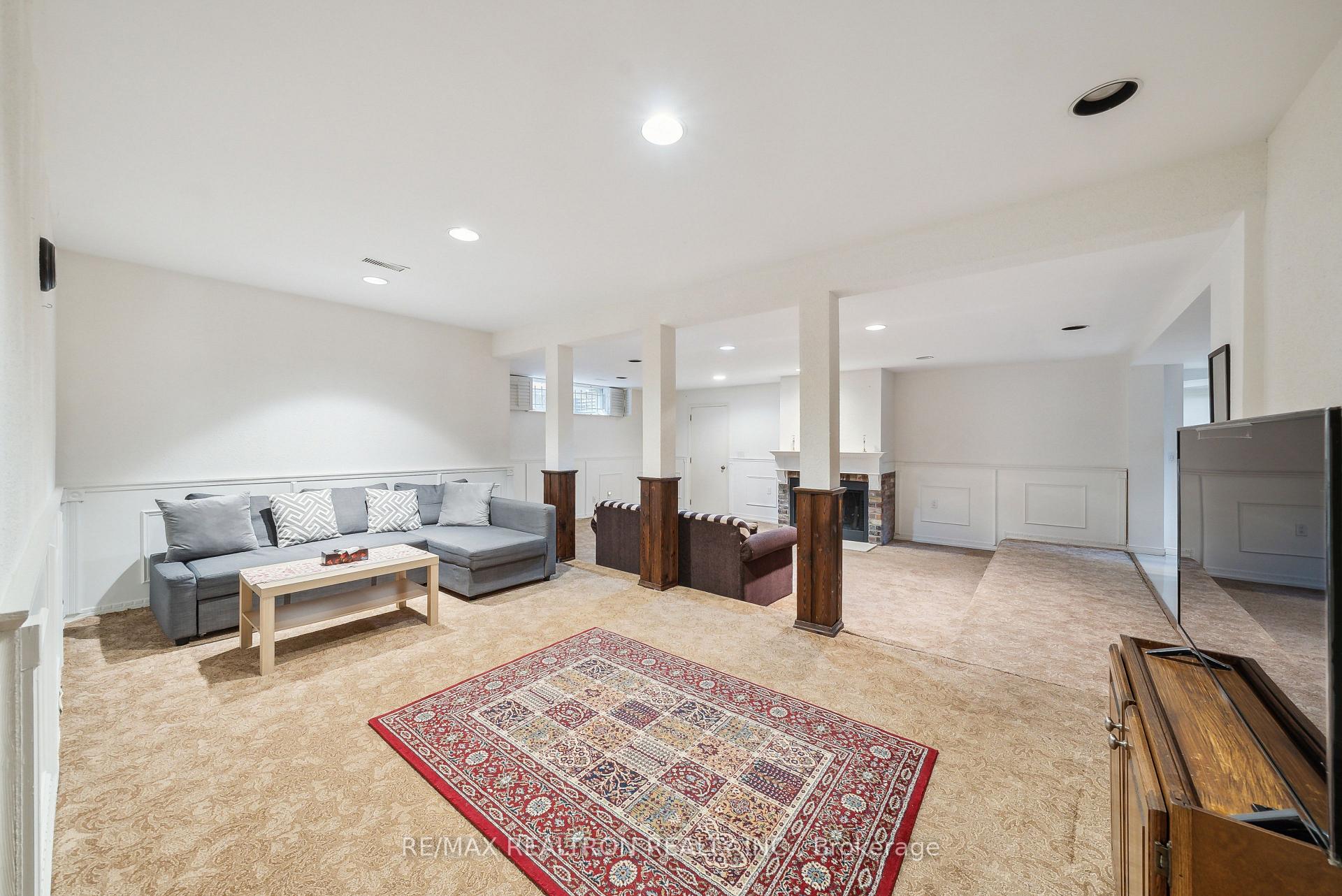 Photo 46 of 17 Old English Lane, Markham, Bayview Glen — HOMEH