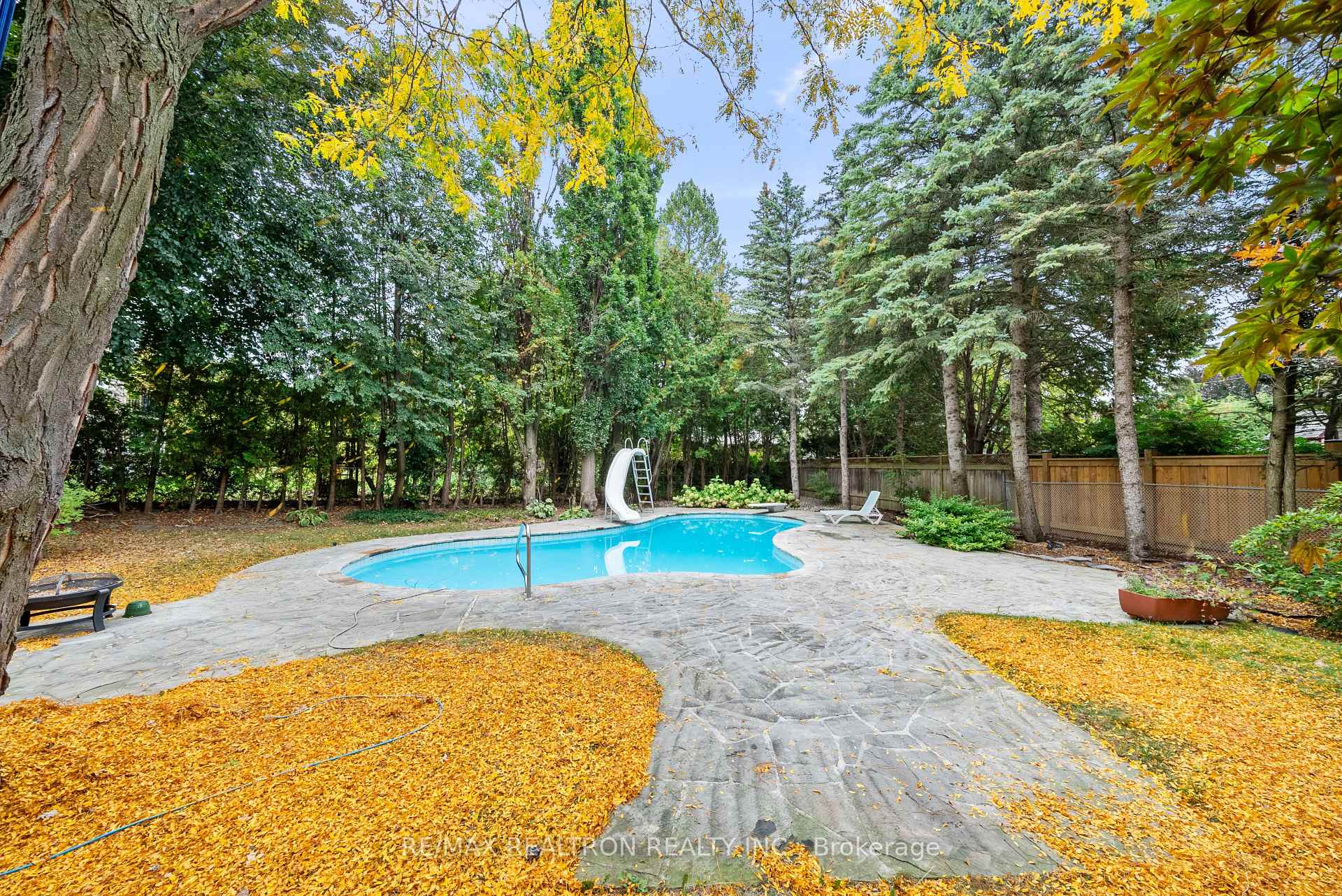 Photo 49 of 17 Old English Lane, Markham, Bayview Glen — HOMEH