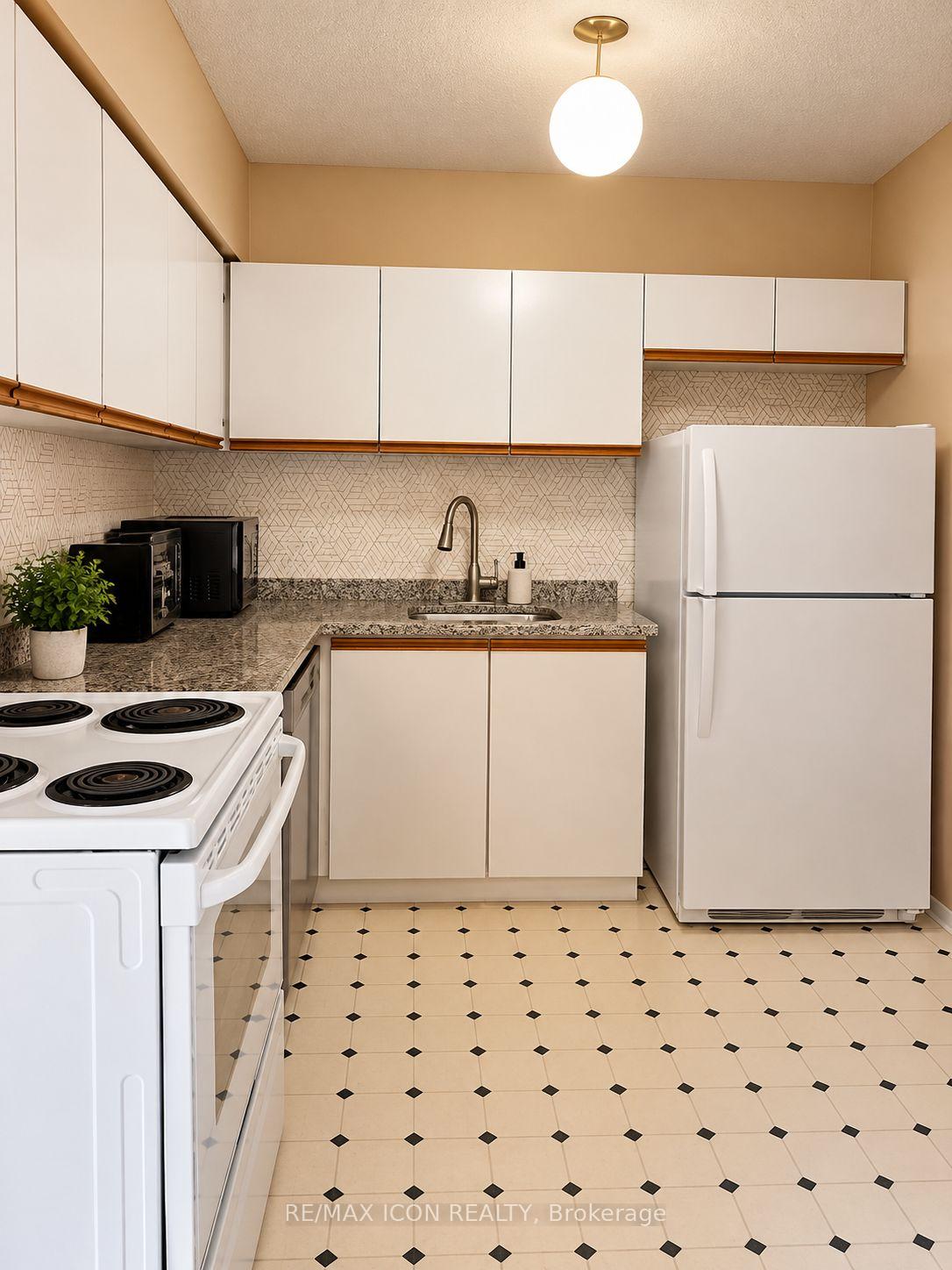 Photo 7 of Unit 308, 5 Jacksway Crescent, London, North G — HOMEH