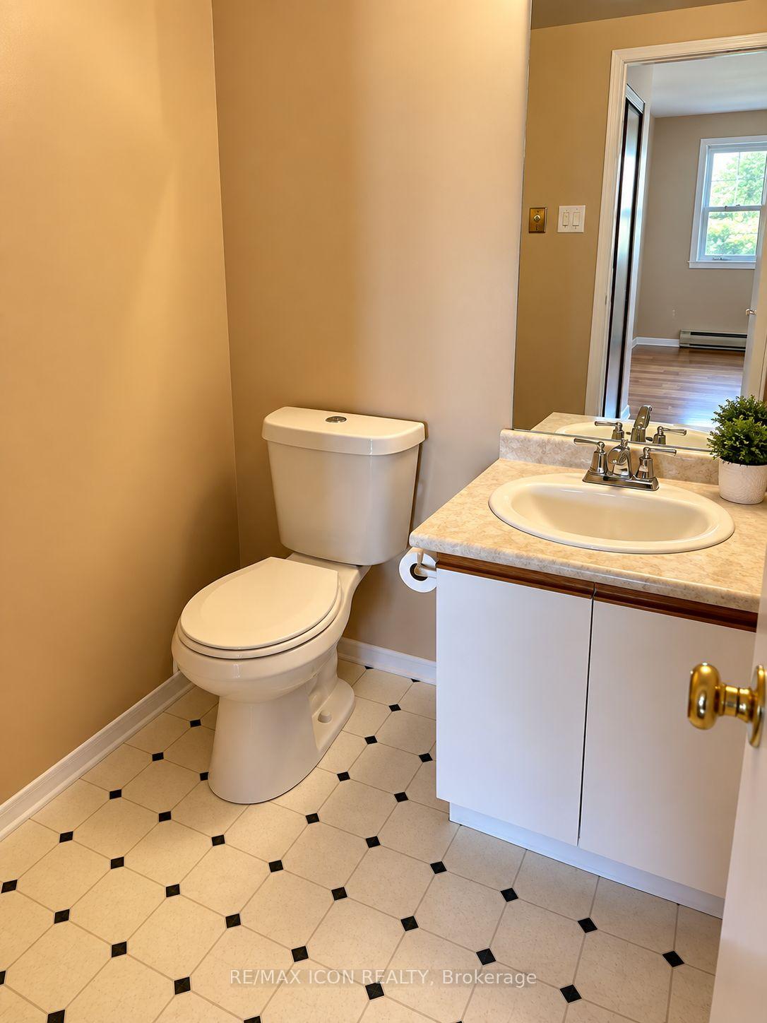 Photo 11 of Unit 308, 5 Jacksway Crescent, London, North G — HOMEH