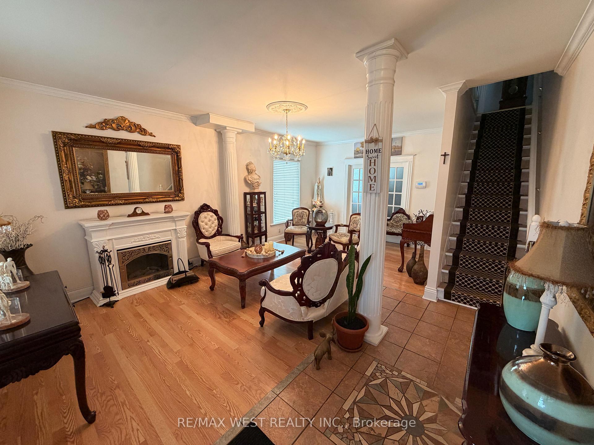 Photo 2 of 196 Simcoe Street E, Hamilton, North End — HOMEH