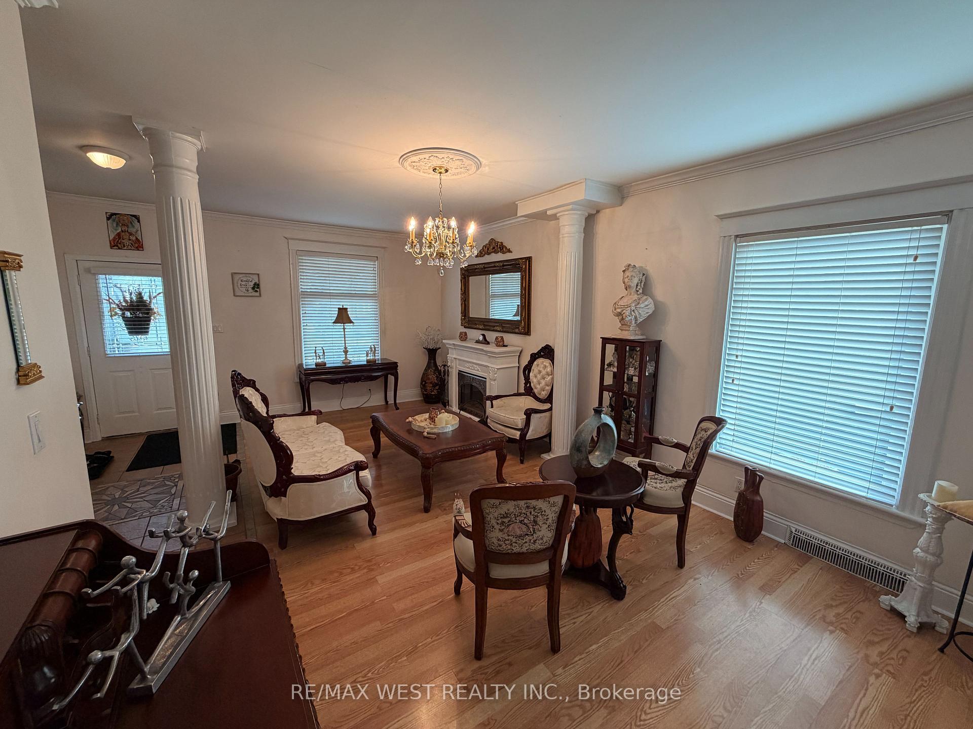 Photo 4 of 196 Simcoe Street E, Hamilton, North End — HOMEH