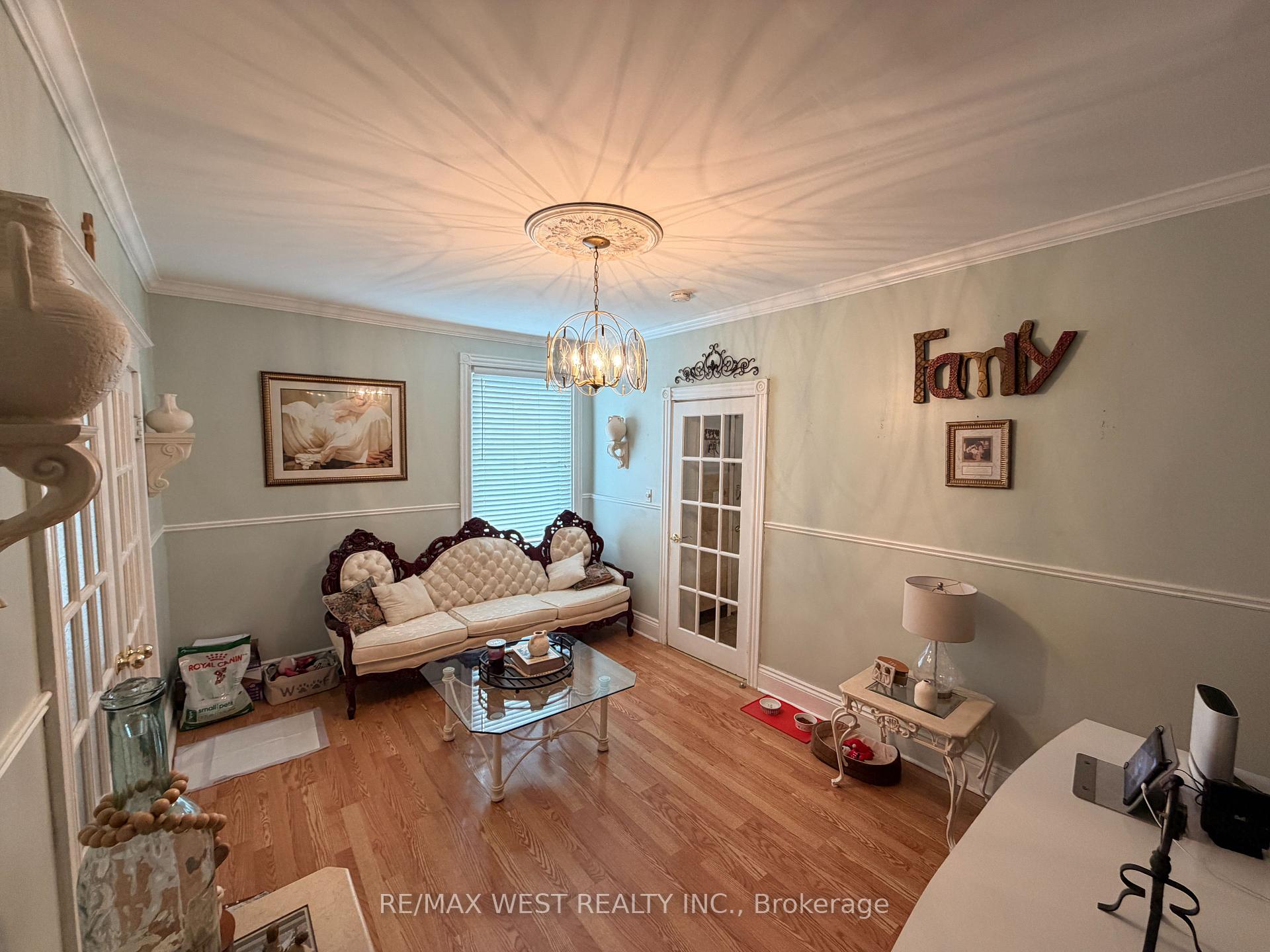 Photo 5 of 196 Simcoe Street E, Hamilton, North End — HOMEH