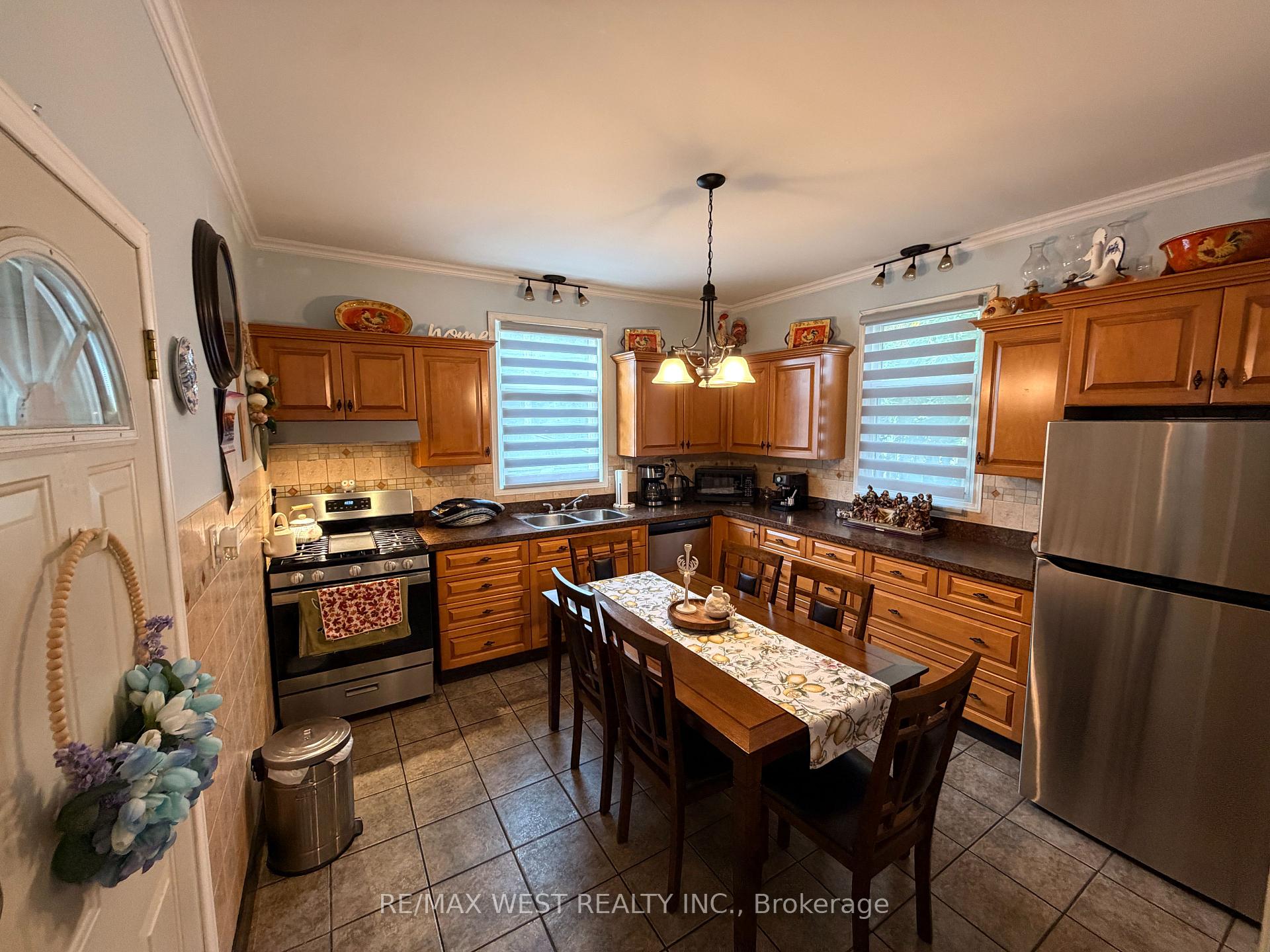 Photo 6 of 196 Simcoe Street E, Hamilton, North End — HOMEH