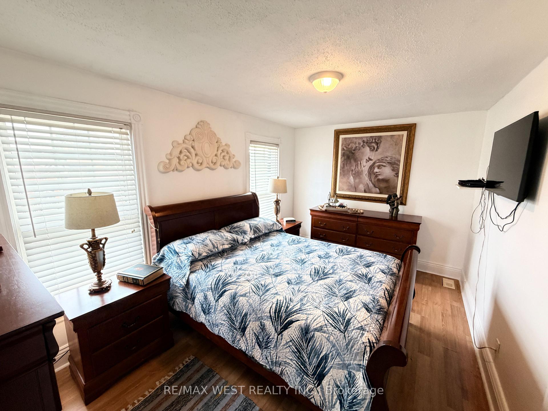 Photo 11 of 196 Simcoe Street E, Hamilton, North End — HOMEH