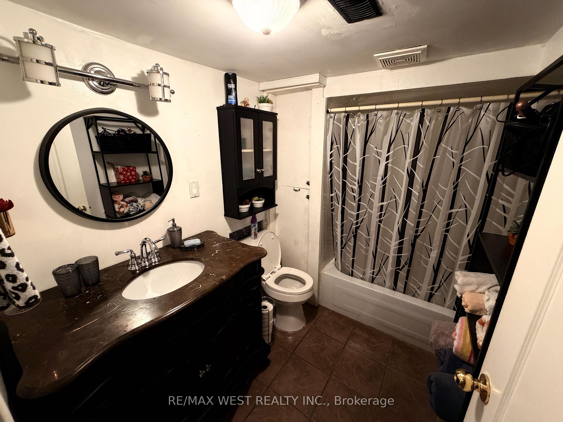 Photo 12 of 196 Simcoe Street E, Hamilton, North End — HOMEH