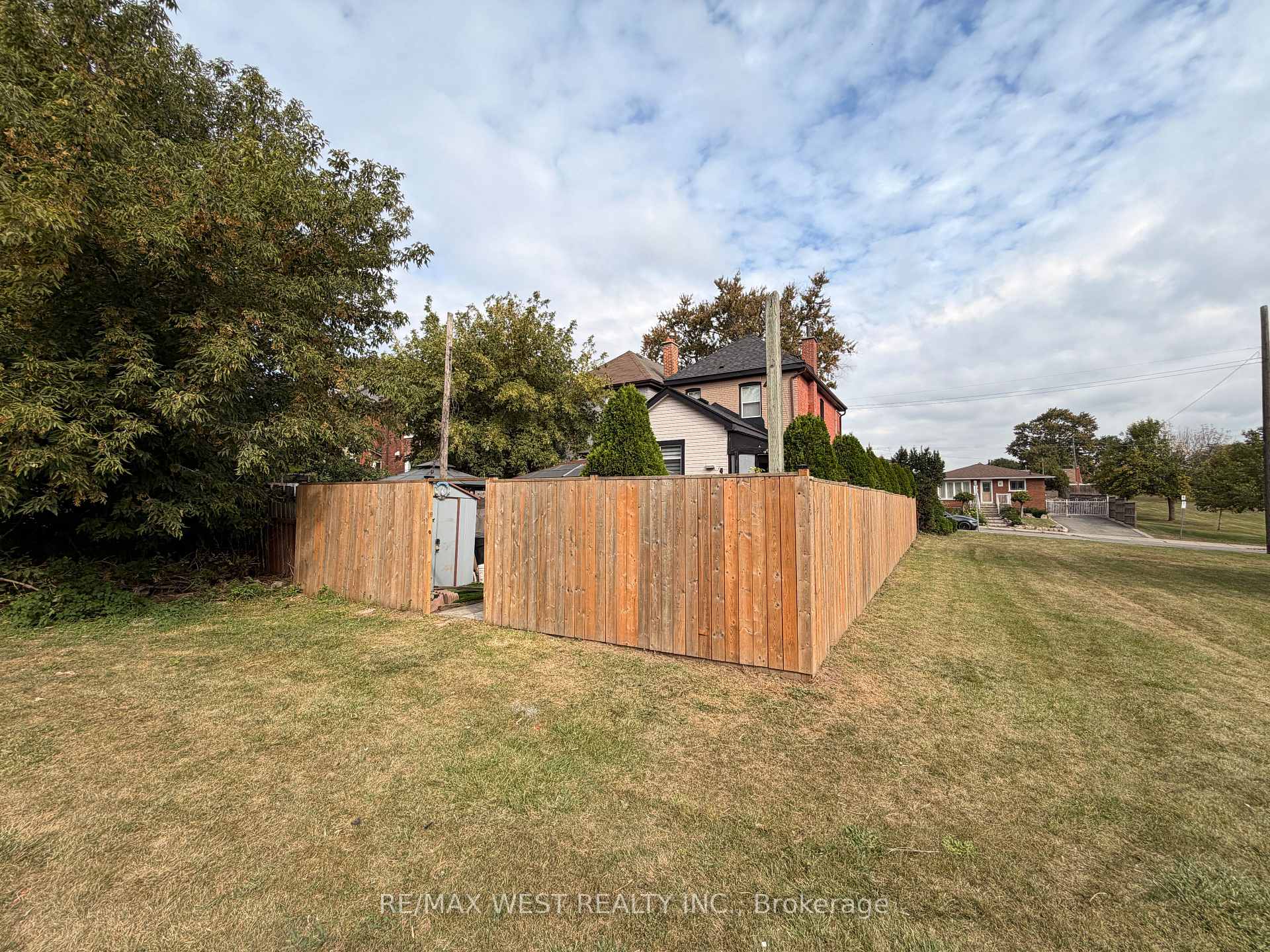 Photo 16 of 196 Simcoe Street E, Hamilton, North End — HOMEH