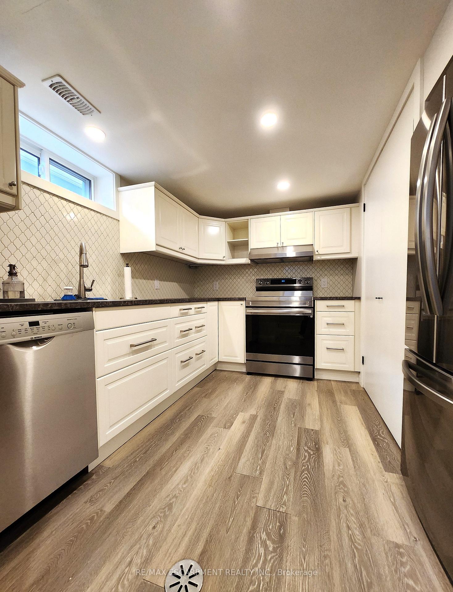 Photo 10 of Unit LOWER, 404 Nelson Street, Brantford, East Ward — HOMEH