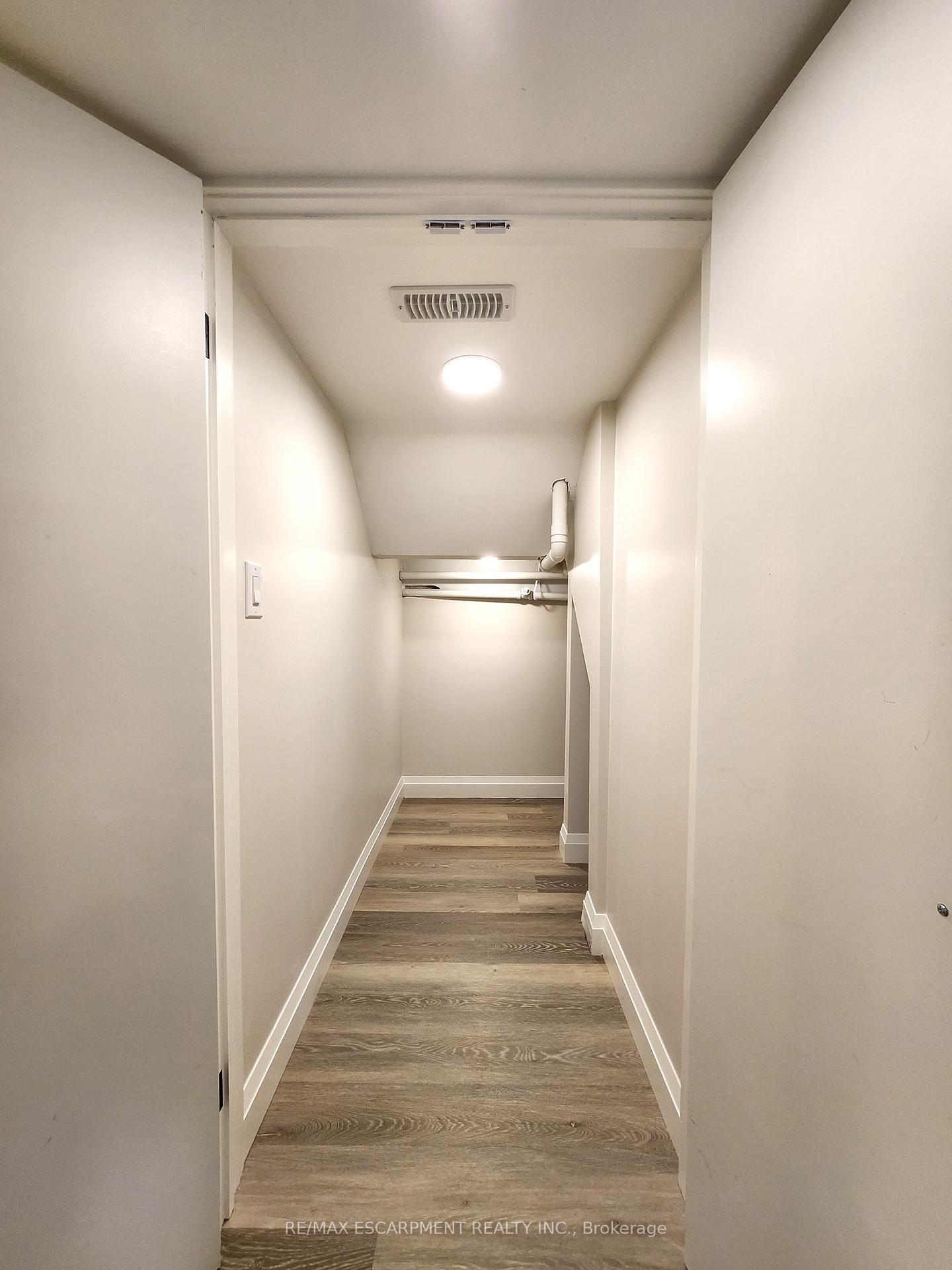 Photo 12 of Unit LOWER, 404 Nelson Street, Brantford, East Ward — HOMEH