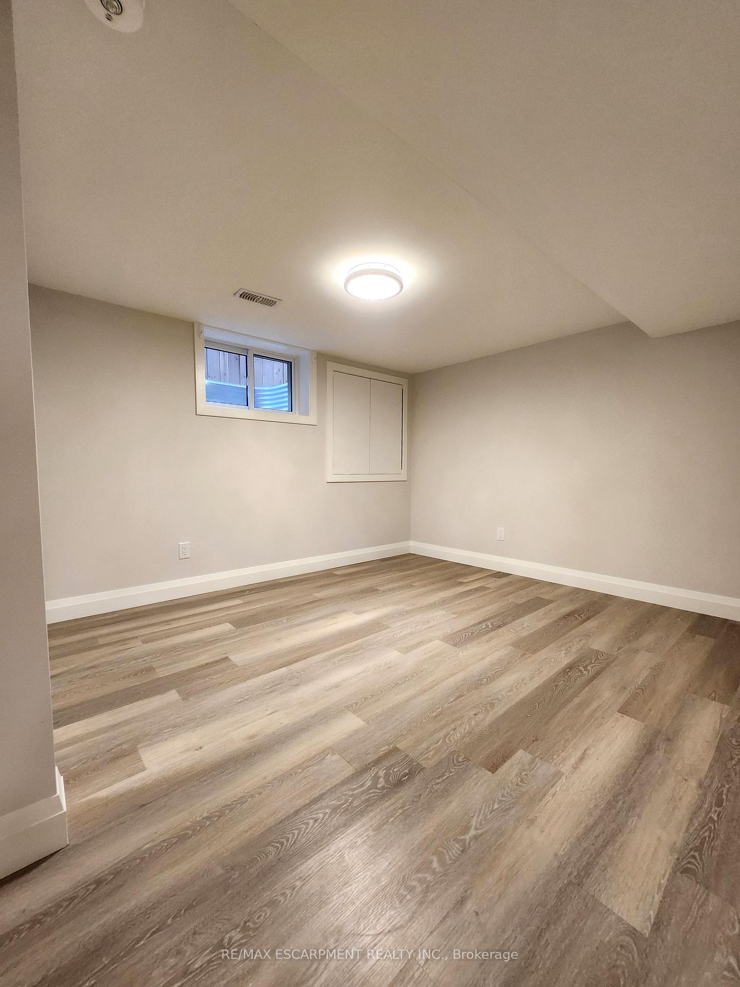 Photo 16 of Unit LOWER, 404 Nelson Street, Brantford, East Ward — HOMEH