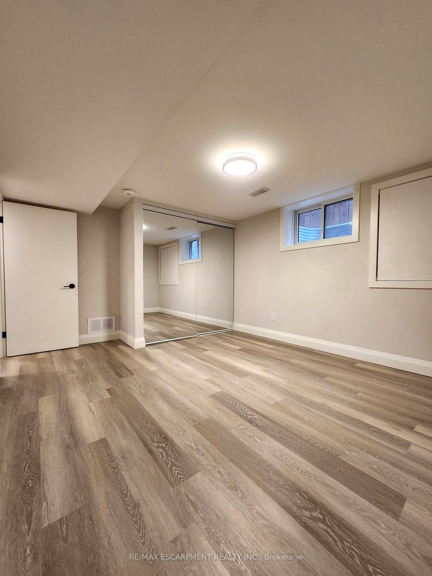 Photo 17 of Unit LOWER, 404 Nelson Street, Brantford, East Ward — HOMEH
