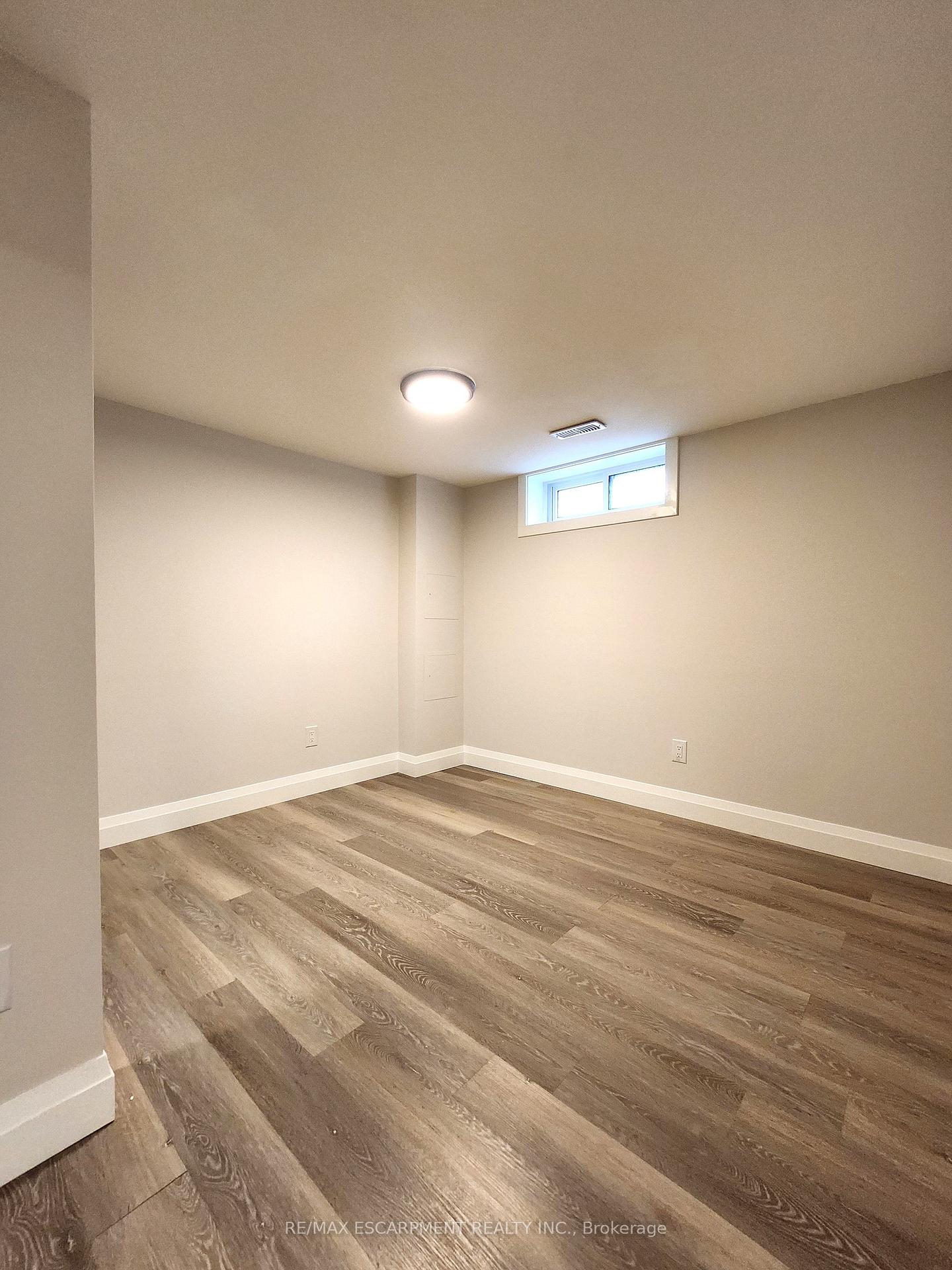 Photo 19 of Unit LOWER, 404 Nelson Street, Brantford, East Ward — HOMEH