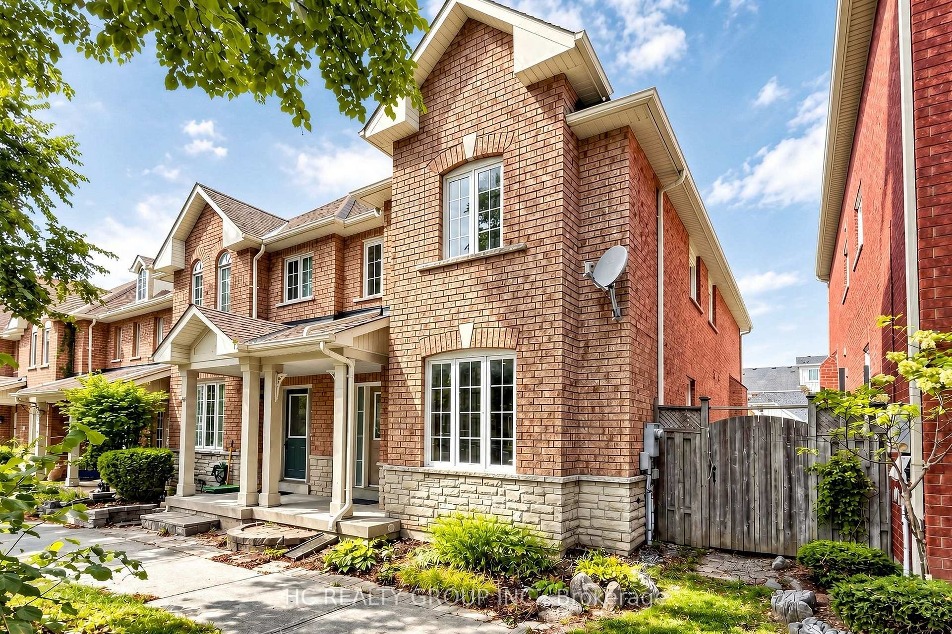 Photo 2 of 180 Trail Ridge Lane, Markham, Berczy — HOMEH