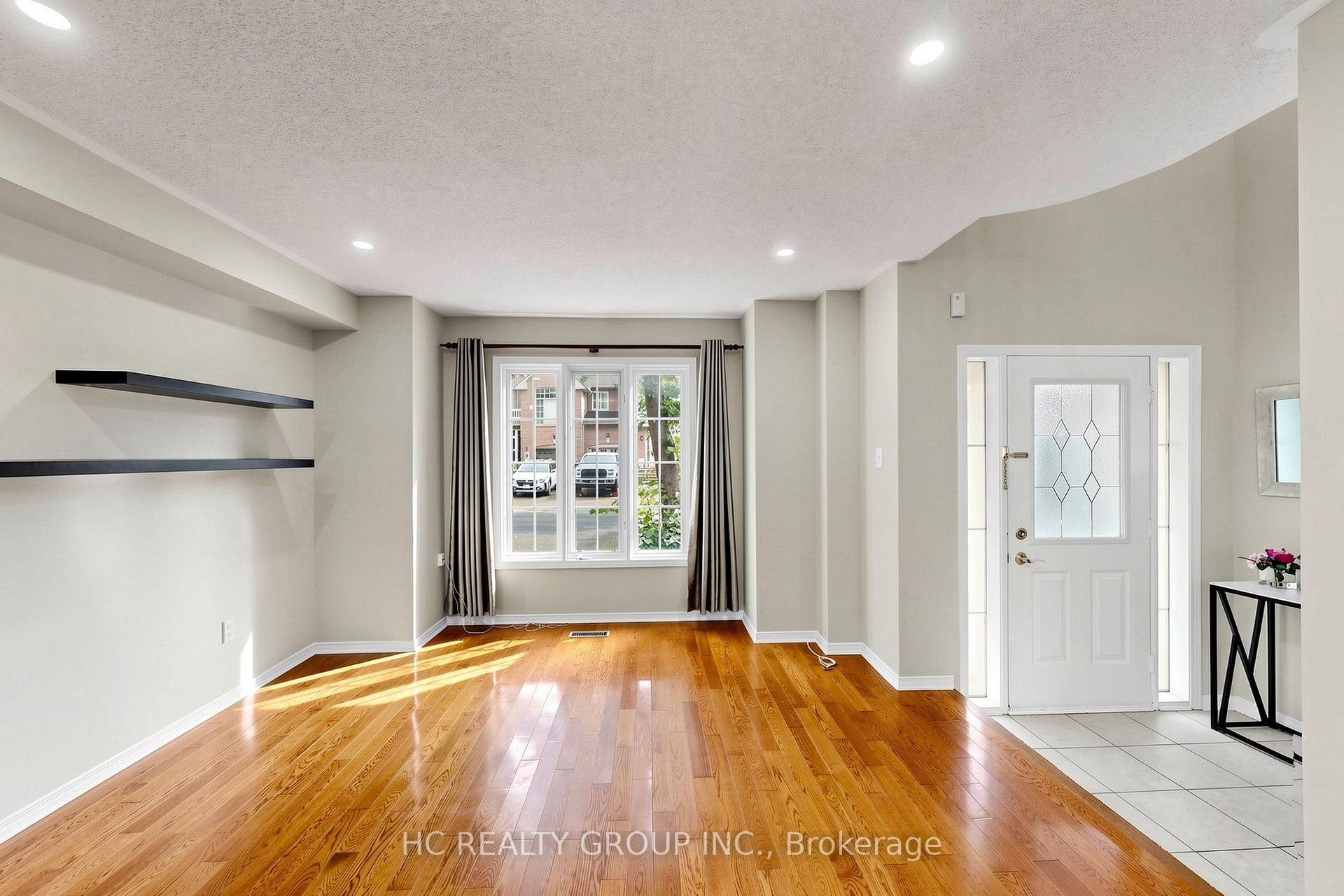 Photo 4 of 180 Trail Ridge Lane, Markham, Berczy — HOMEH