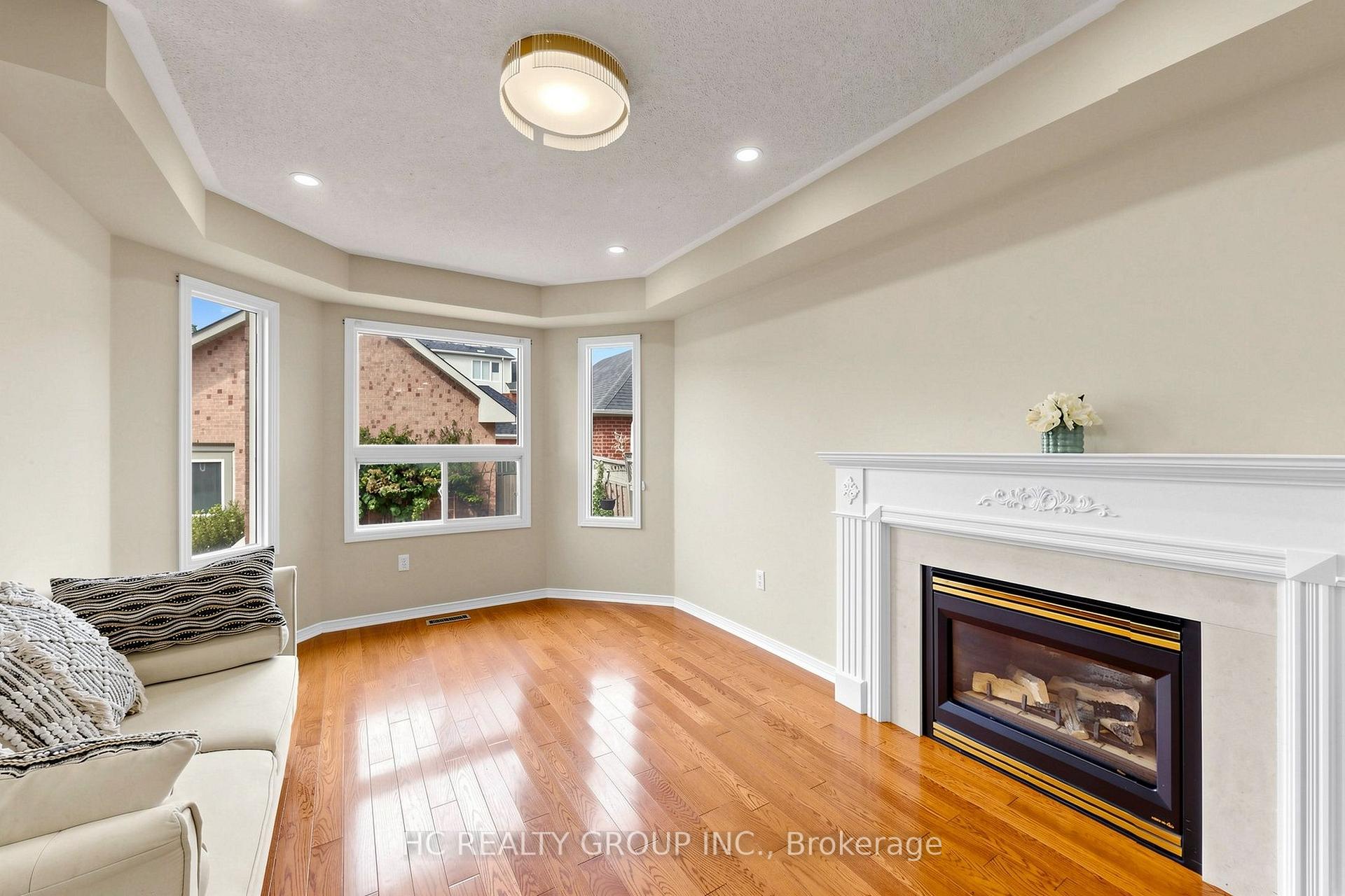 Photo 8 of 180 Trail Ridge Lane, Markham, Berczy — HOMEH
