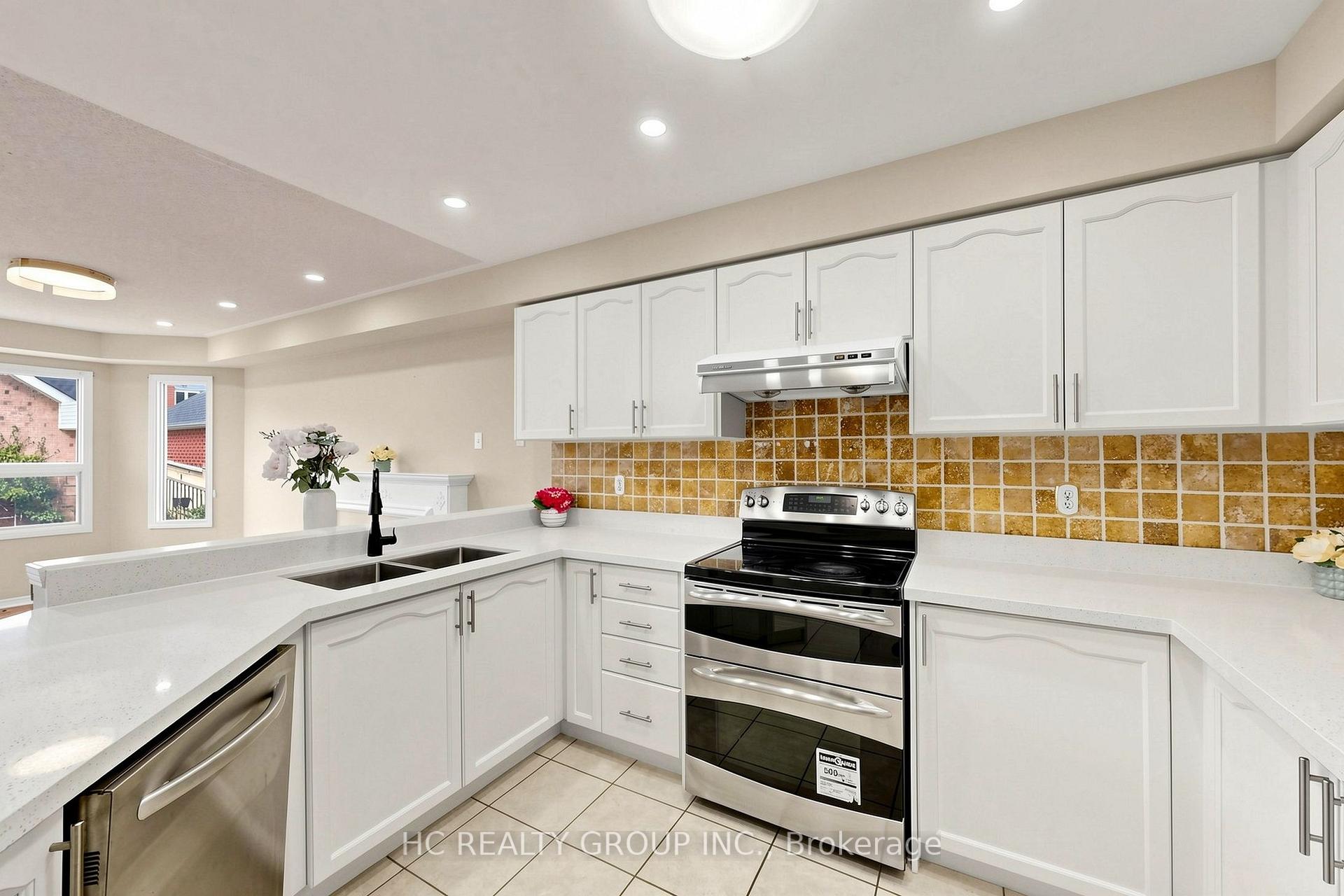 Photo 10 of 180 Trail Ridge Lane, Markham, Berczy — HOMEH