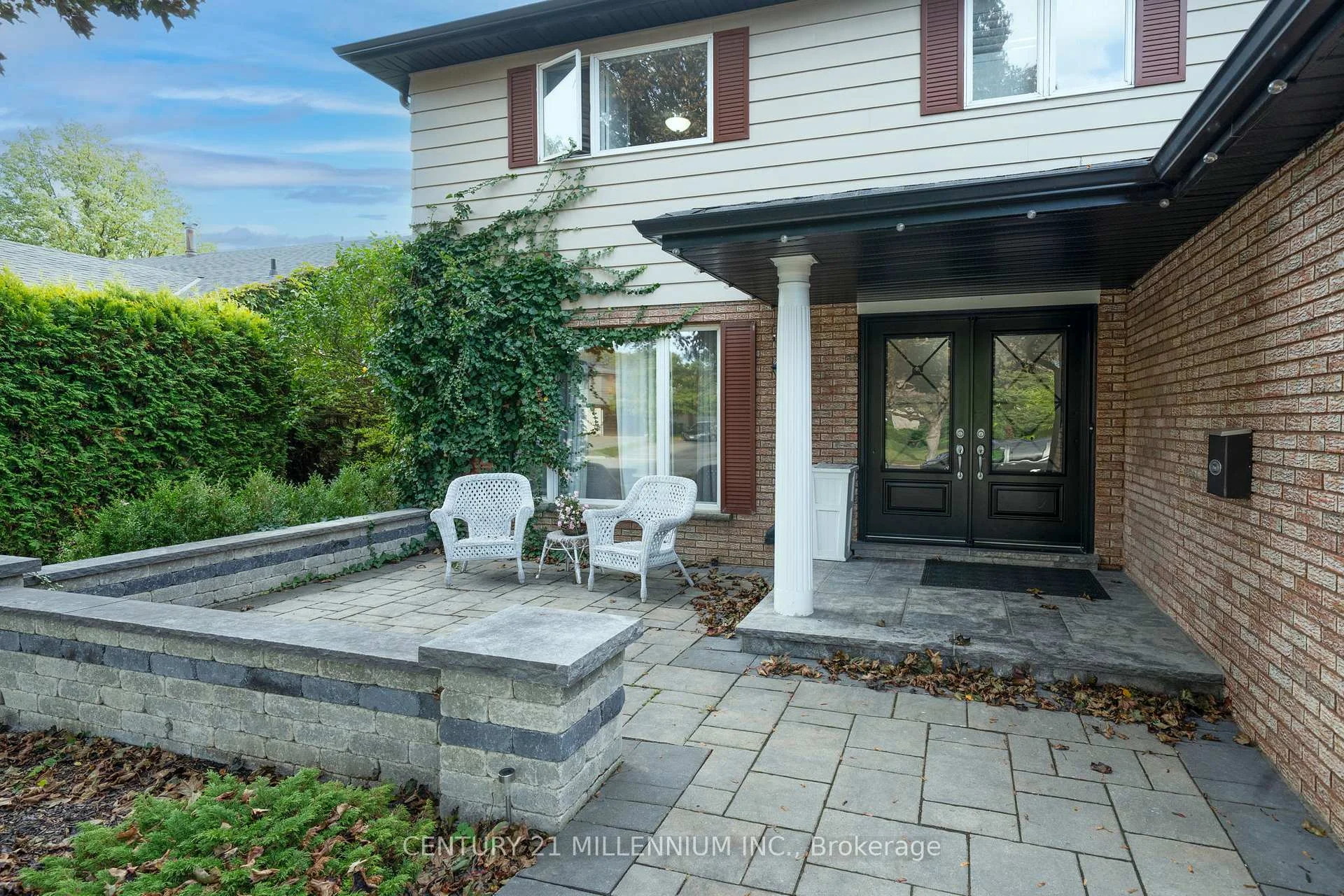 Photo 5 of 55 Ridgehill Drive, Brampton, Brampton South — HOMEH