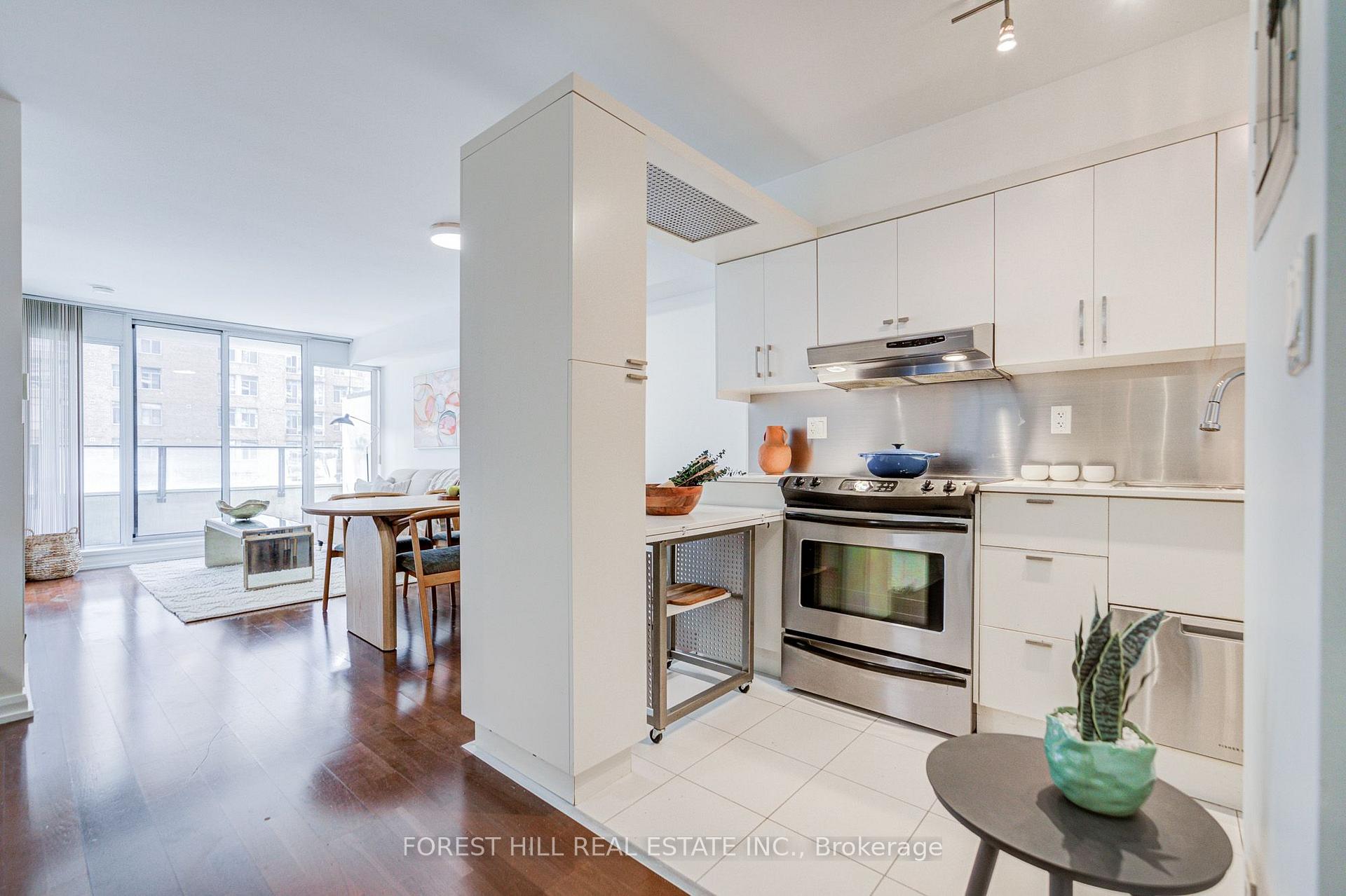 Photo 2 of Unit 917, 111 Elizabeth Street, Toronto, Bay Street Corridor — HOMEH