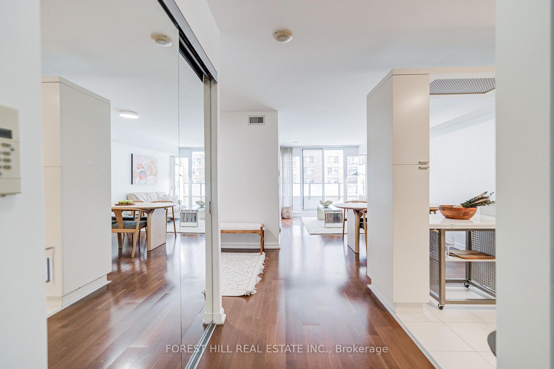 Photo 4 of Unit 917, 111 Elizabeth Street, Toronto, Bay Street Corridor — HOMEH