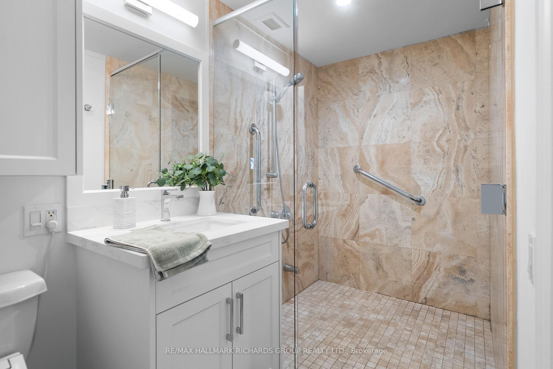 Photo 7 of Unit 845, 21 Dale Avenue, Toronto, Rosedale-Moore Park — HOMEH