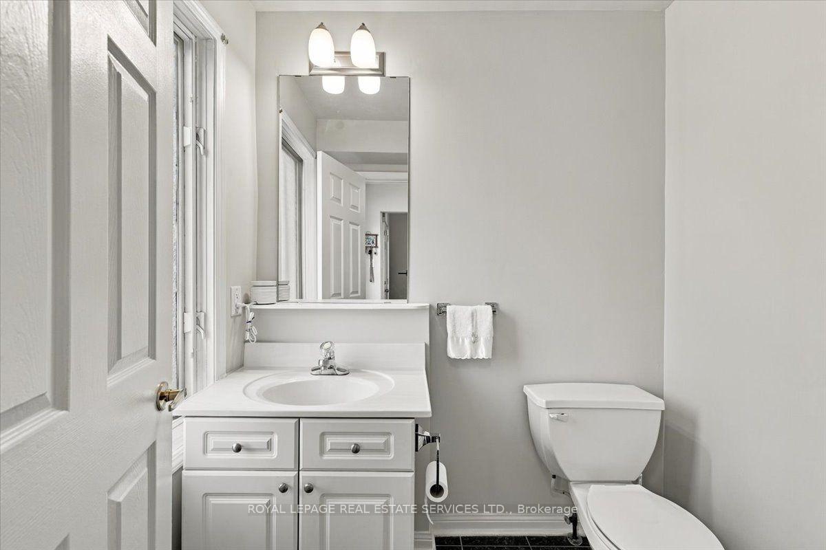 Photo 5 of 5180 Oakley Drive, Burlington, Orchard — HOMEH