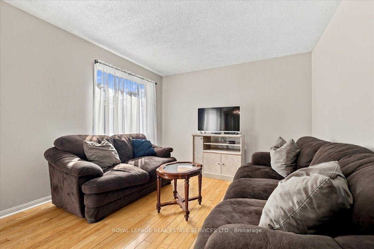 Photo 7 of 5180 Oakley Drive, Burlington, Orchard — HOMEH