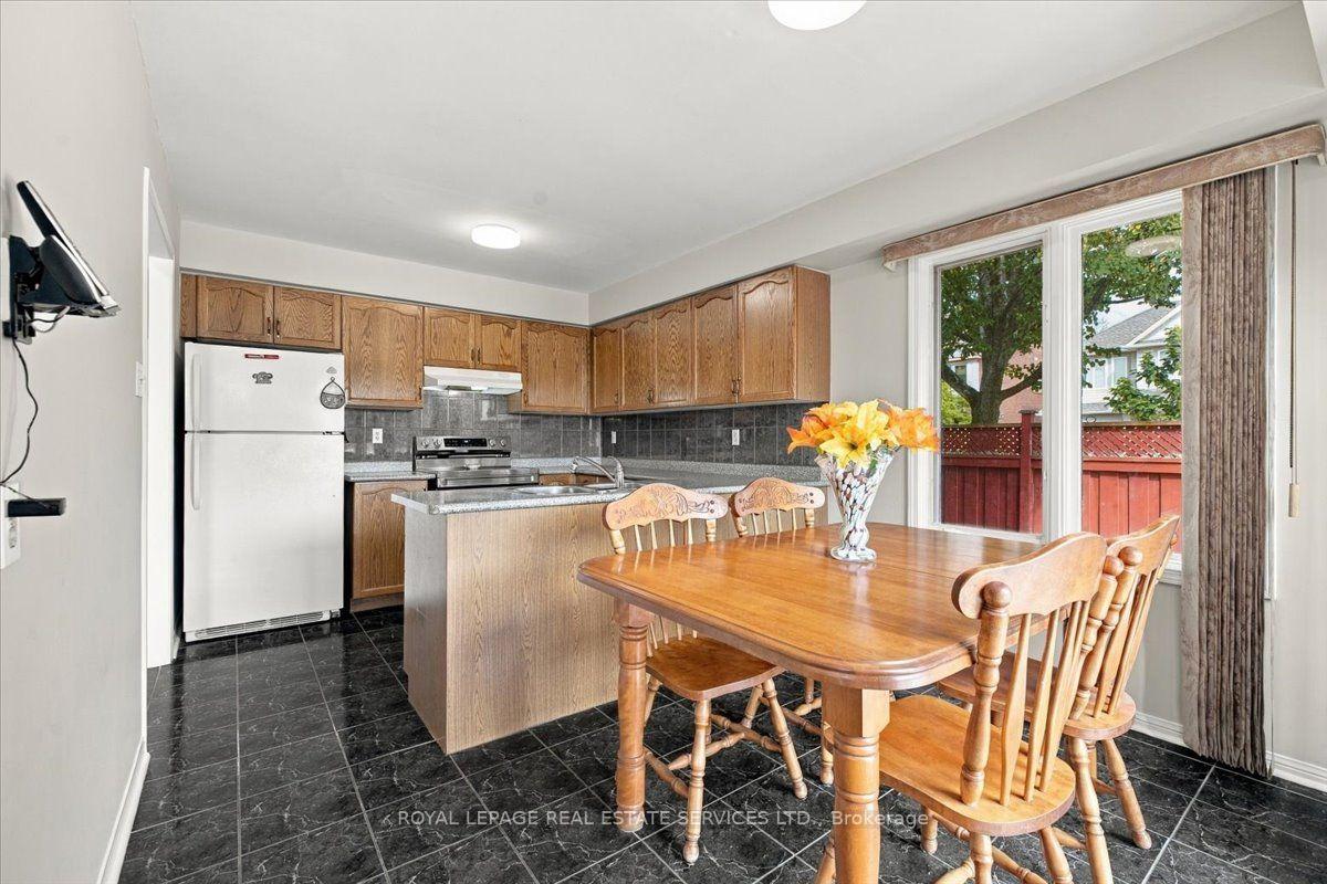 Photo 10 of 5180 Oakley Drive, Burlington, Orchard — HOMEH