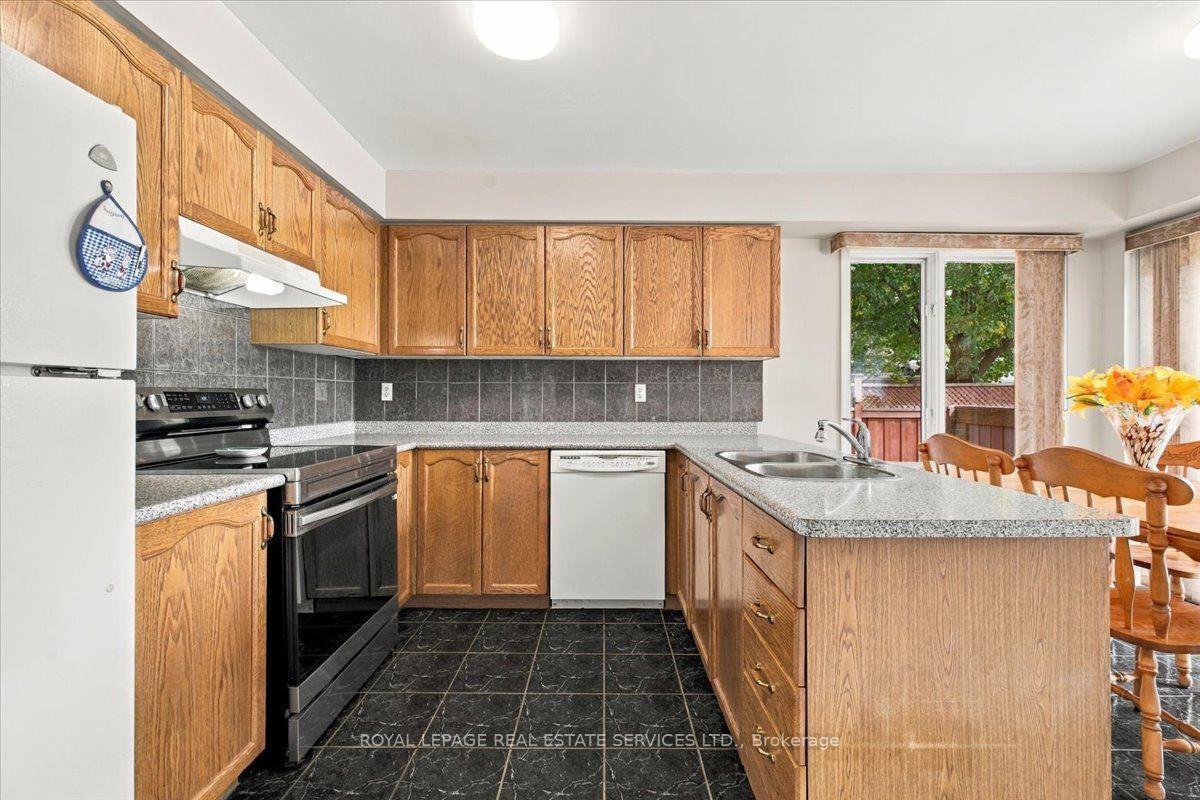 Photo 11 of 5180 Oakley Drive, Burlington, Orchard — HOMEH