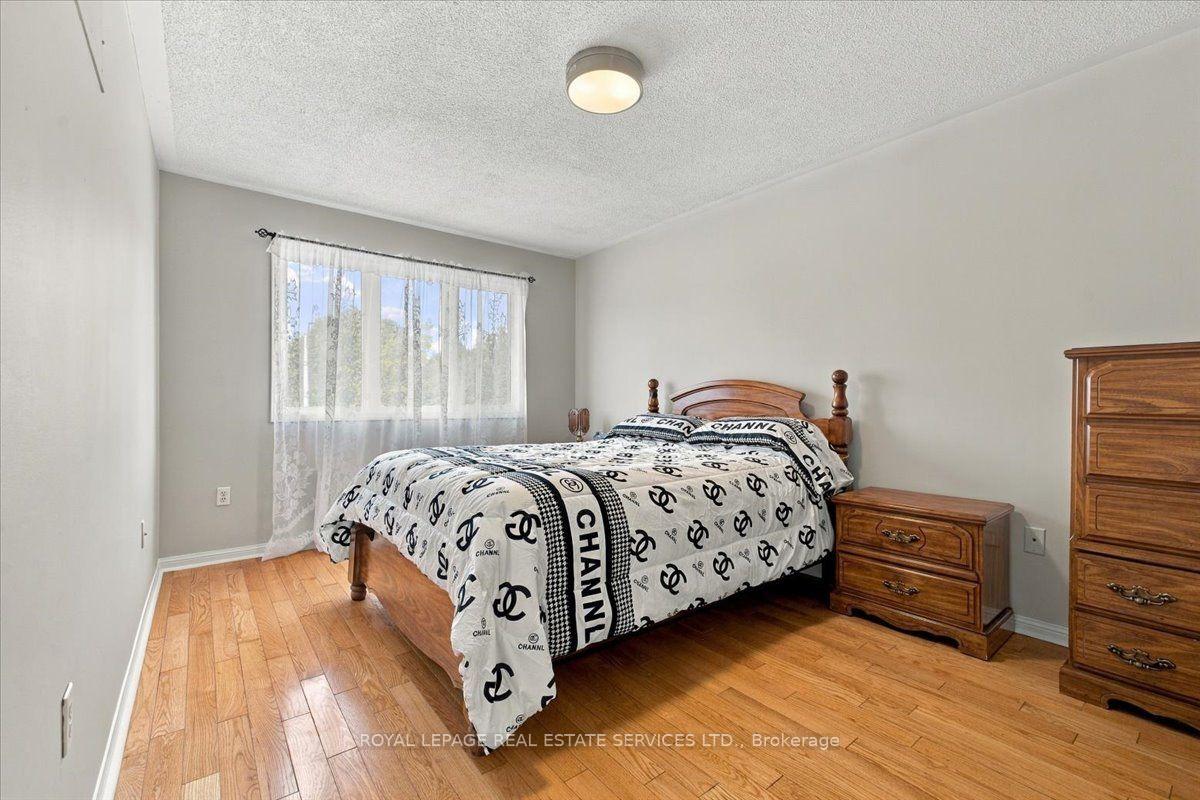 Photo 16 of 5180 Oakley Drive, Burlington, Orchard — HOMEH