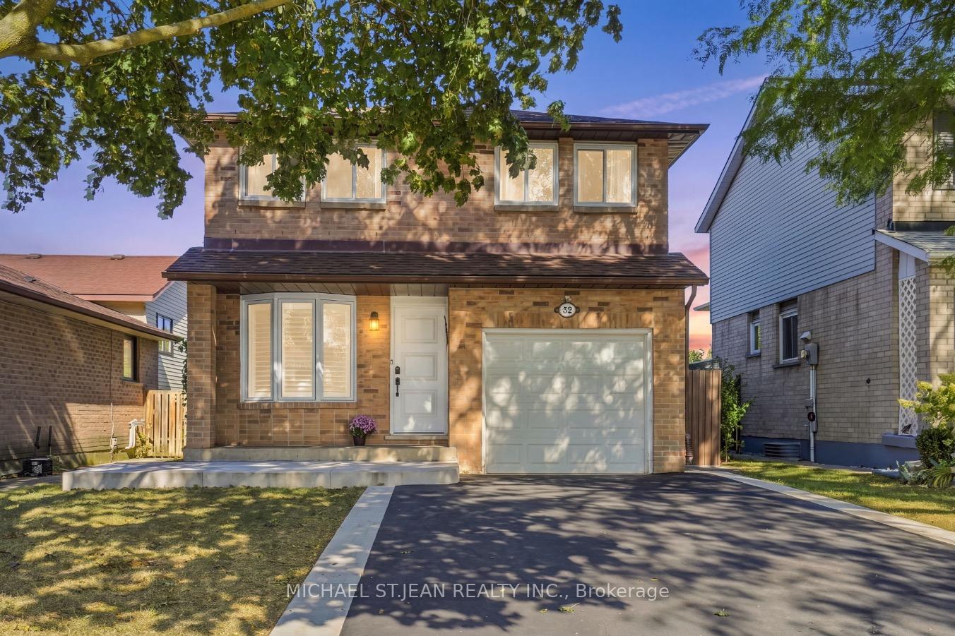 Photo 1 of 32 Twinoaks Crescent, Hamilton, Stoney Creek — HOMEH