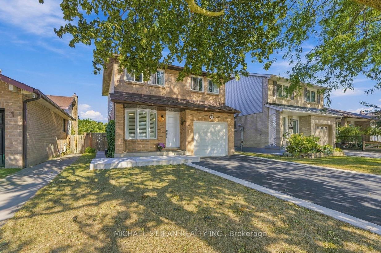 Photo 5 of 32 Twinoaks Crescent, Hamilton, Stoney Creek — HOMEH