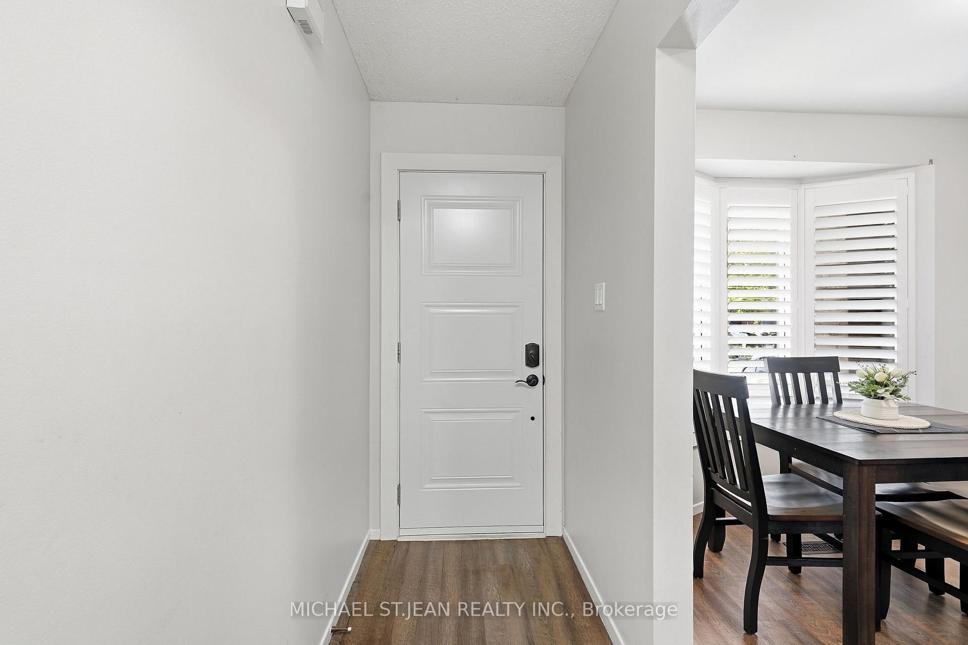 Photo 8 of 32 Twinoaks Crescent, Hamilton, Stoney Creek — HOMEH
