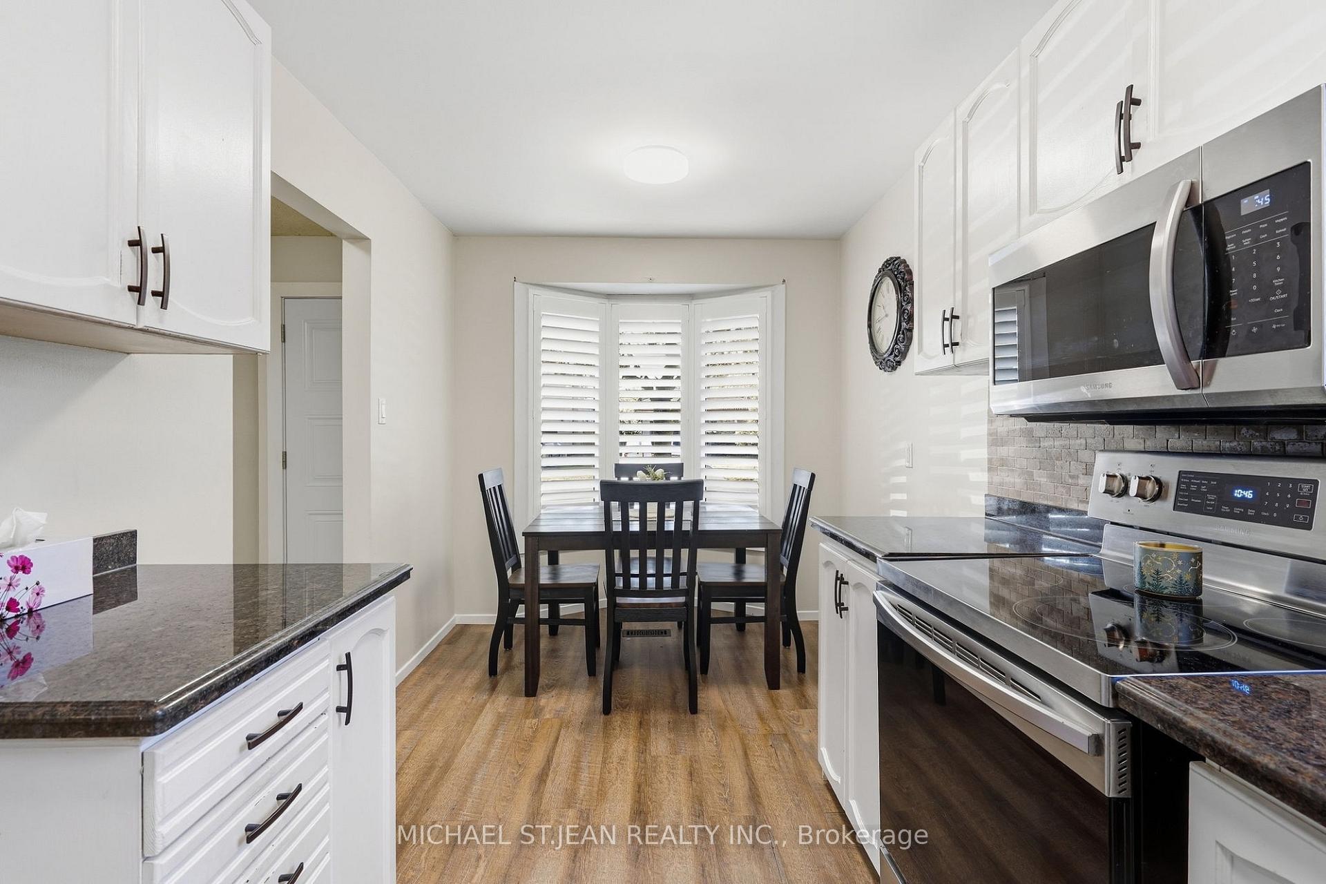 Photo 13 of 32 Twinoaks Crescent, Hamilton, Stoney Creek — HOMEH