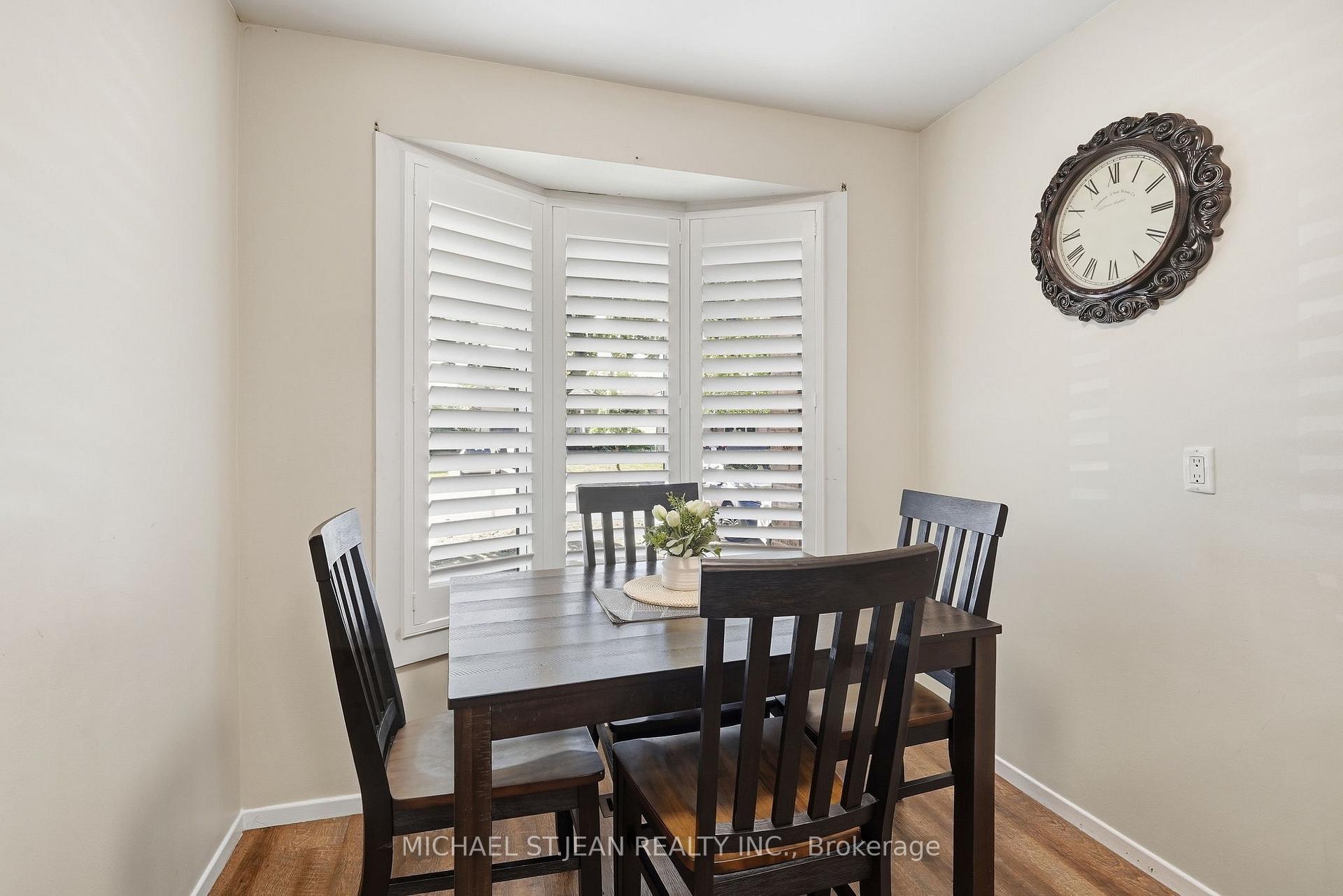 Photo 14 of 32 Twinoaks Crescent, Hamilton, Stoney Creek — HOMEH