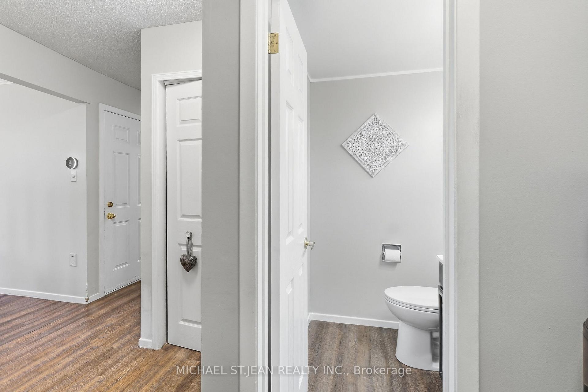 Photo 16 of 32 Twinoaks Crescent, Hamilton, Stoney Creek — HOMEH