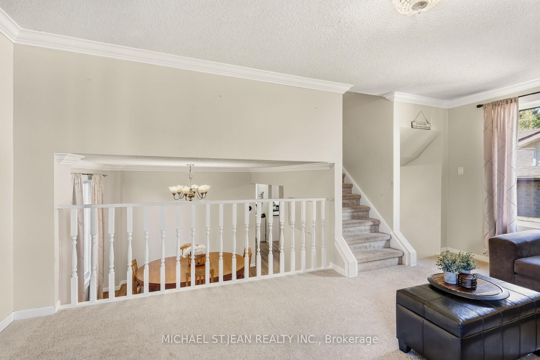 Photo 18 of 32 Twinoaks Crescent, Hamilton, Stoney Creek — HOMEH