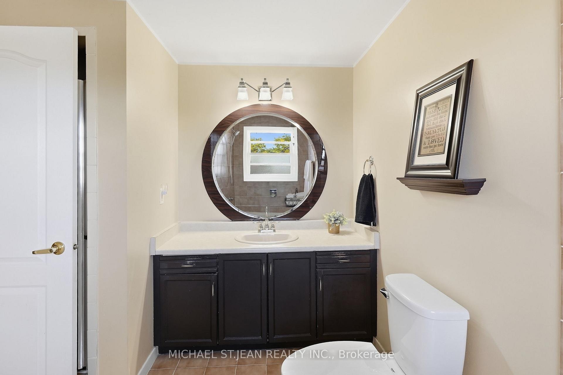Photo 20 of 32 Twinoaks Crescent, Hamilton, Stoney Creek — HOMEH