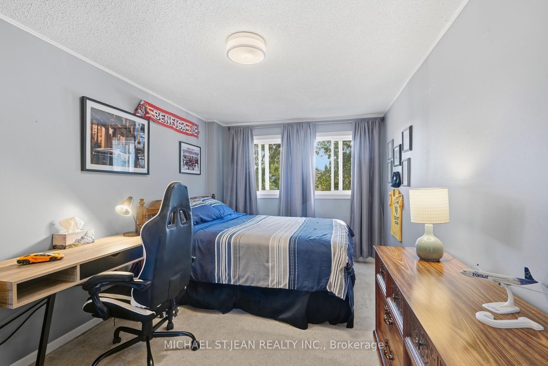 Photo 25 of 32 Twinoaks Crescent, Hamilton, Stoney Creek — HOMEH