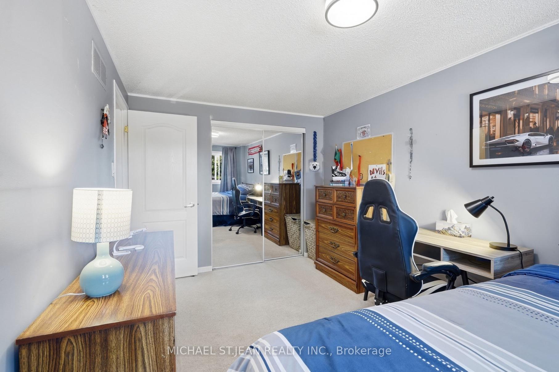 Photo 26 of 32 Twinoaks Crescent, Hamilton, Stoney Creek — HOMEH