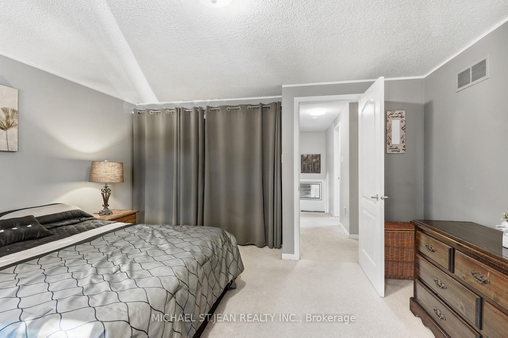 Photo 29 of 32 Twinoaks Crescent, Hamilton, Stoney Creek — HOMEH