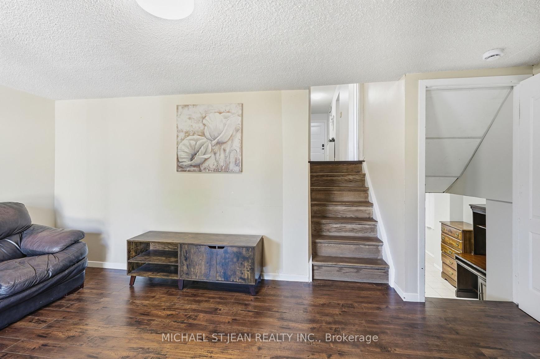Photo 32 of 32 Twinoaks Crescent, Hamilton, Stoney Creek — HOMEH